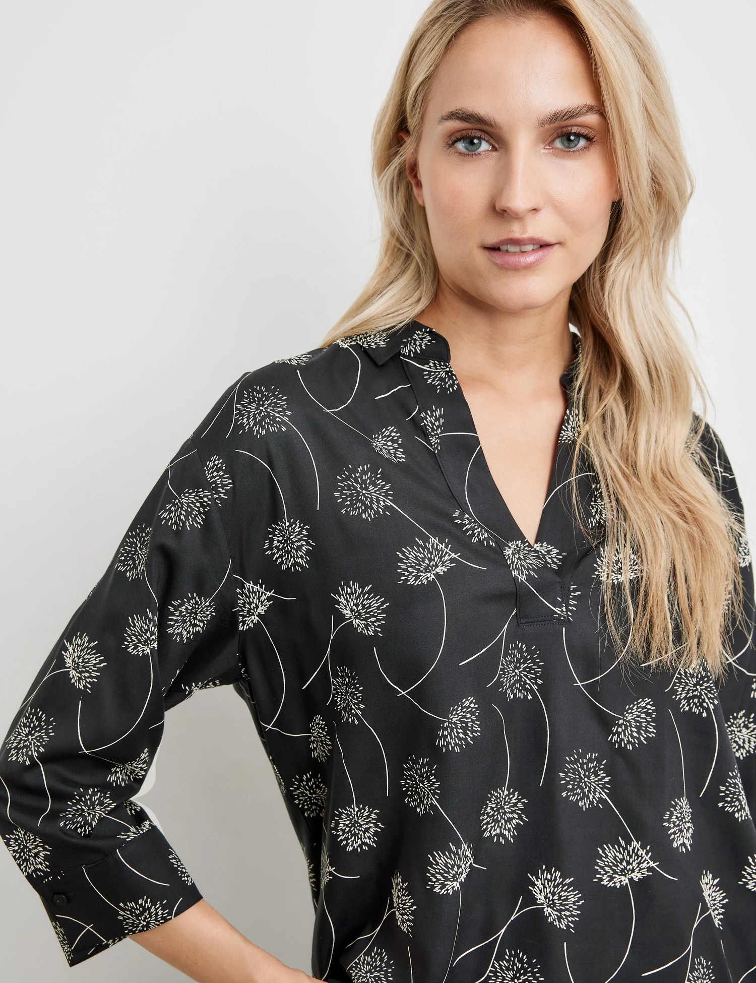 Taifun 3/4 Arm Bluse Mit Abgerundetem Saum 6 Taifun 3/4 Arm Bluse Mit Abgerundetem Saum – Bild 4