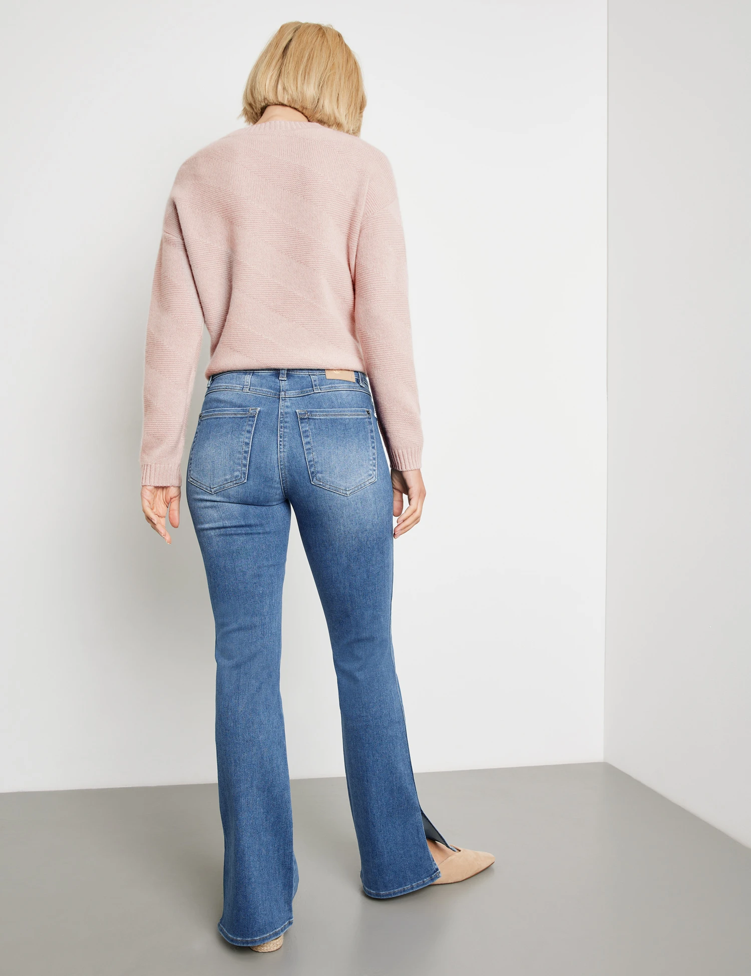 Gerry Weber 5-Pocket Jeans Flared Mit Längsbiese Und Seitenschlitzen 8 Gerry Weber 5-Pocket Jeans Flared Mit Längsbiese Und Seitenschlitzen – Bild 6