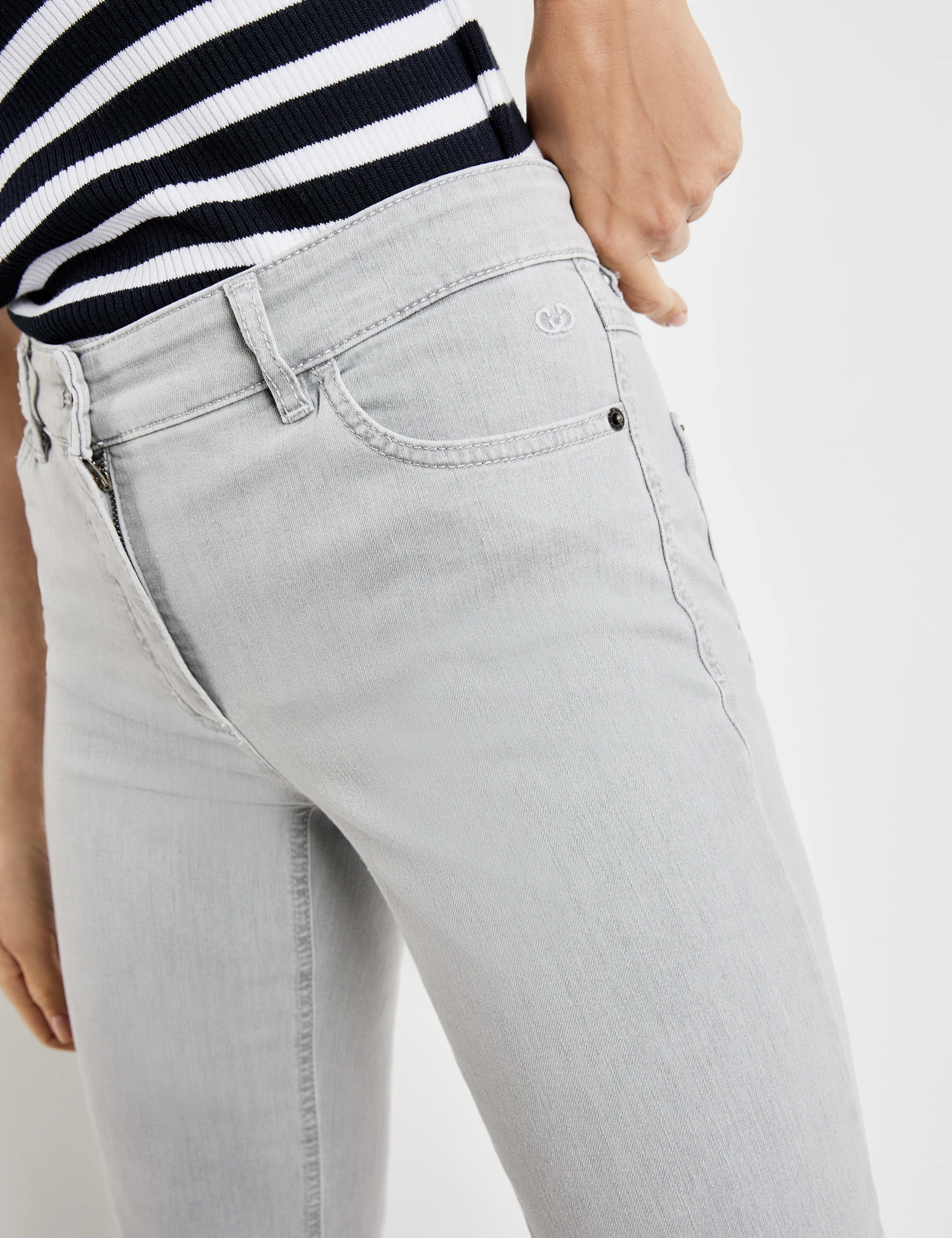 Gerry Weber 5-Pocket Jeans Straight FitKurzgröße 6 Gerry Weber 5-Pocket Jeans Straight FitKurzgröße – Bild 4