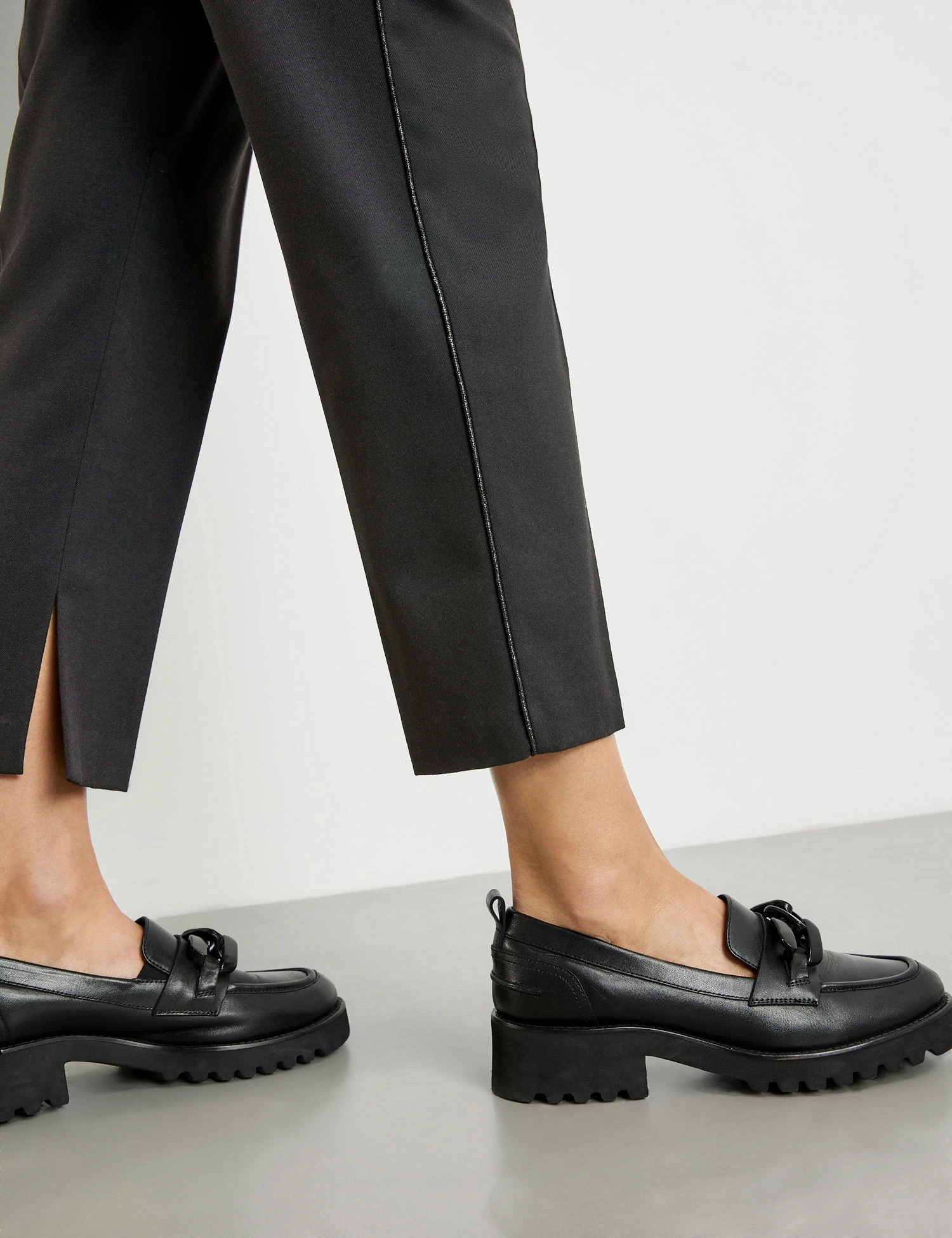 Gerry Weber 7/8 Hose Citystyle Mit Innenliegenden Seitenschlitzen 6 Gerry Weber 7/8 Hose Citystyle Mit Innenliegenden Seitenschlitzen – Bild 4