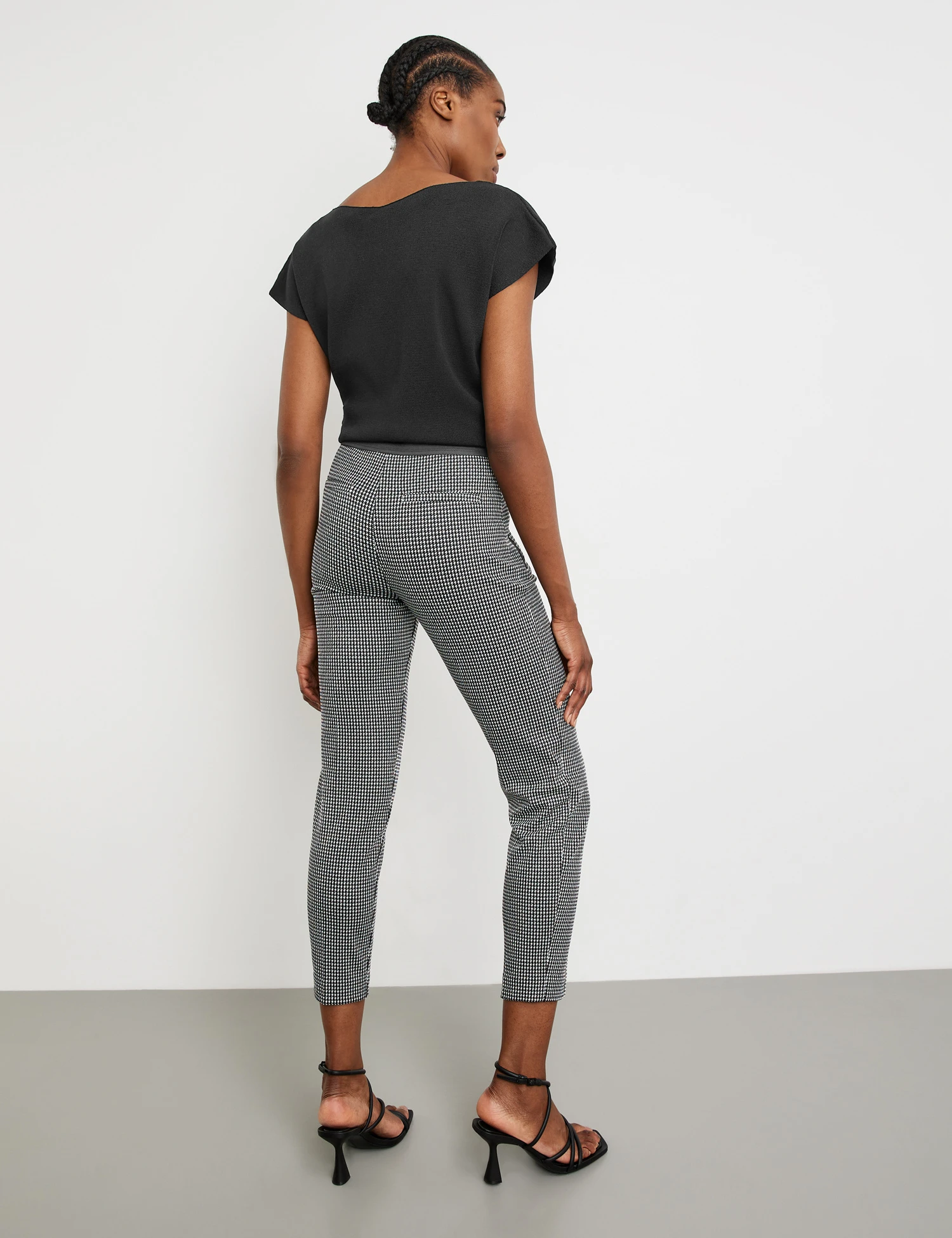 Gerry Weber 7/8 Stretchhose Mit Dehnbund 7 Gerry Weber 7/8 Stretchhose Mit Dehnbund – Bild 5