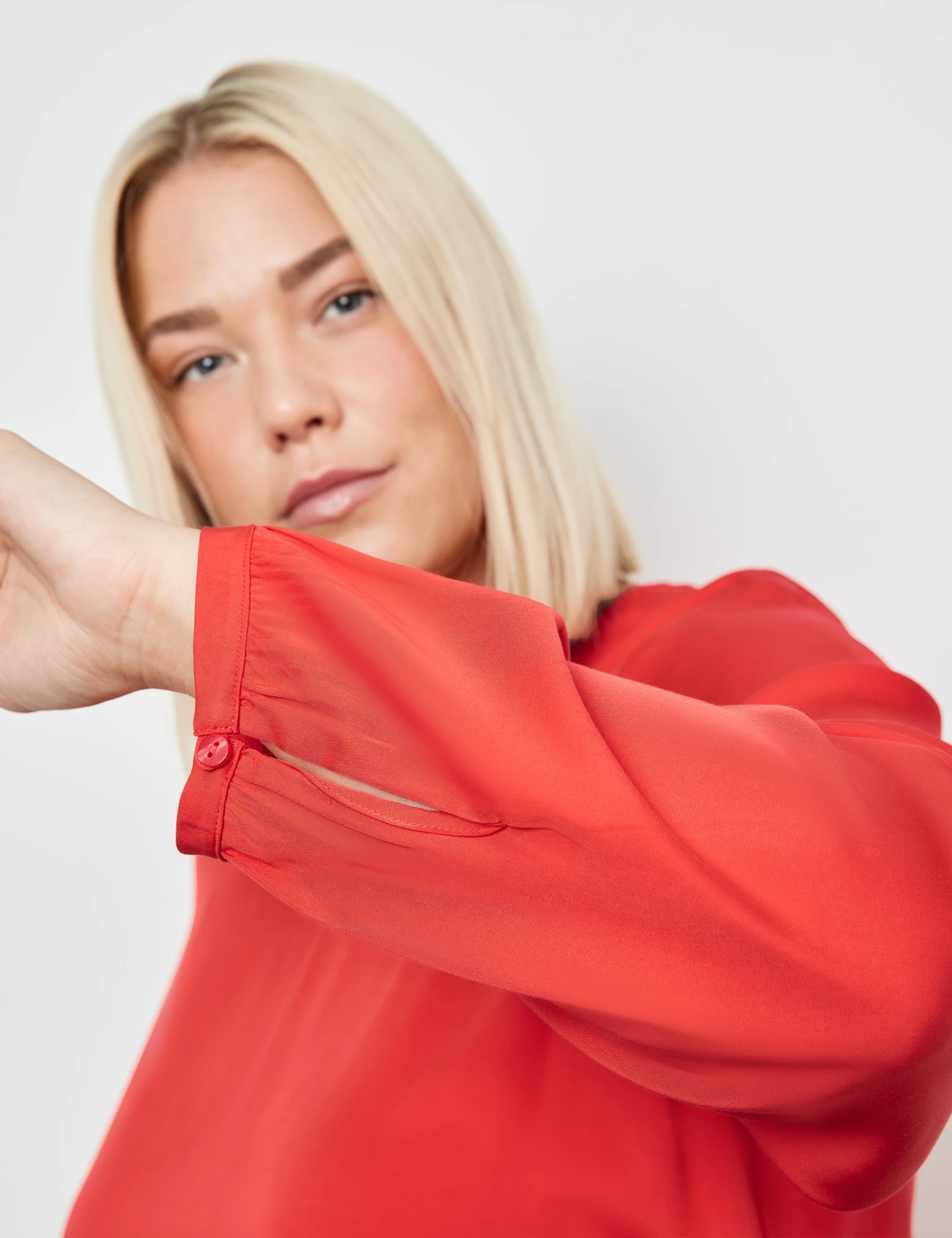 Blusenshirt Aus Matt Schimmerndem Satin 6 Blusenshirt Aus Matt Schimmerndem Satin – Bild 4