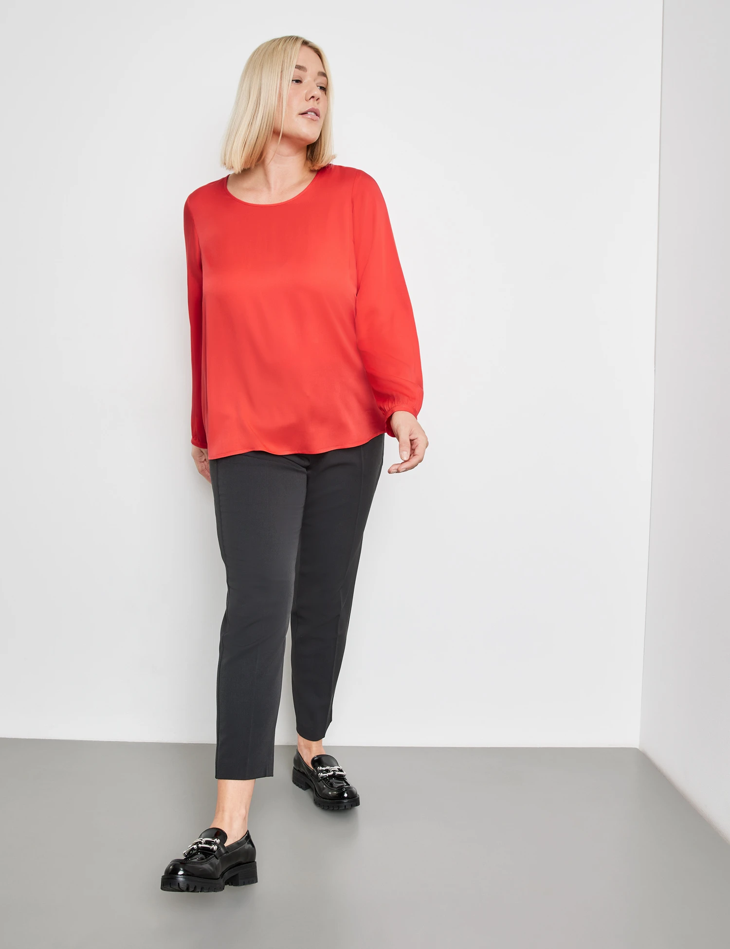 Blusenshirt Aus Matt Schimmerndem Satin 7 Blusenshirt Aus Matt Schimmerndem Satin – Bild 5