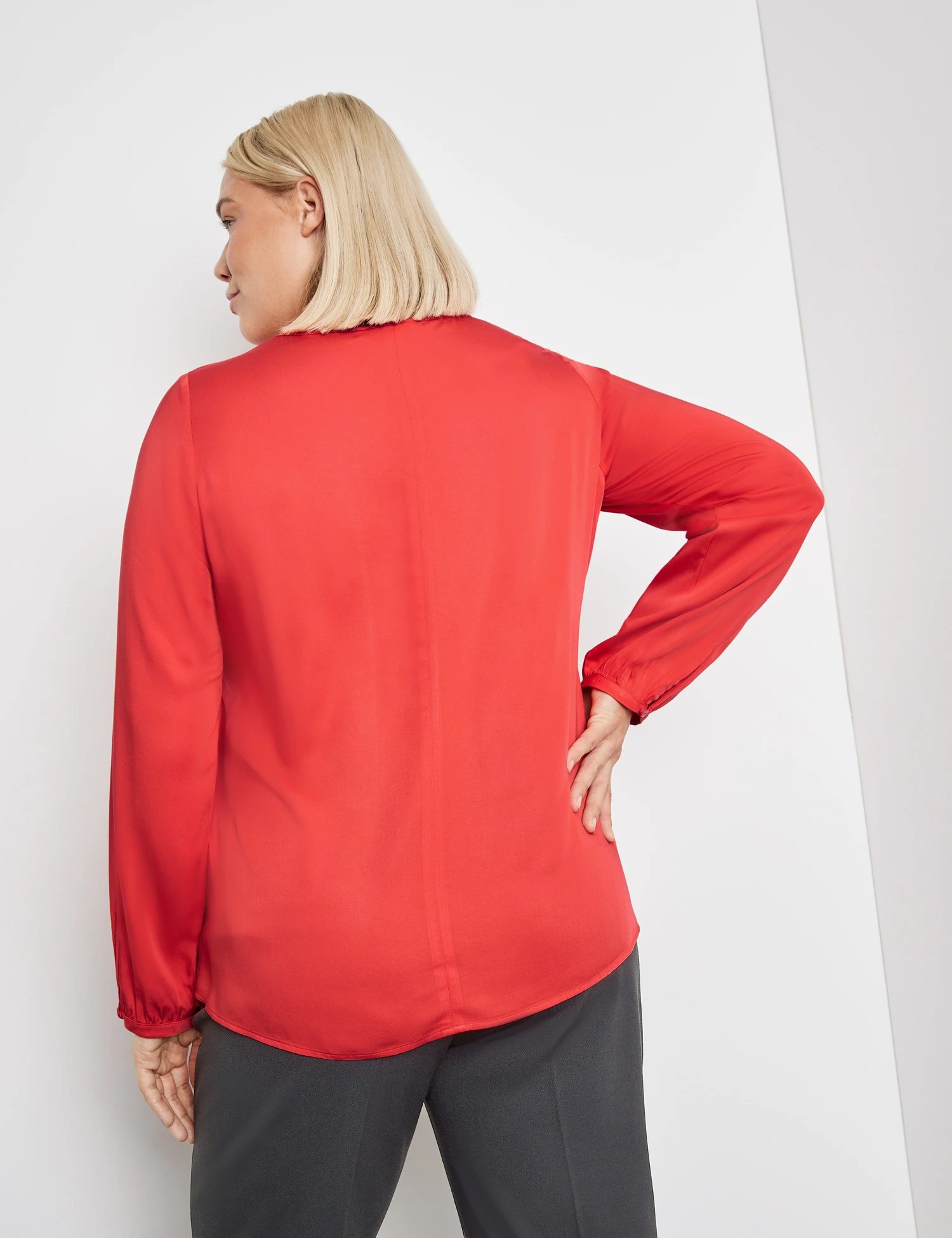 Blusenshirt Aus Matt Schimmerndem Satin 8 Blusenshirt Aus Matt Schimmerndem Satin – Bild 6