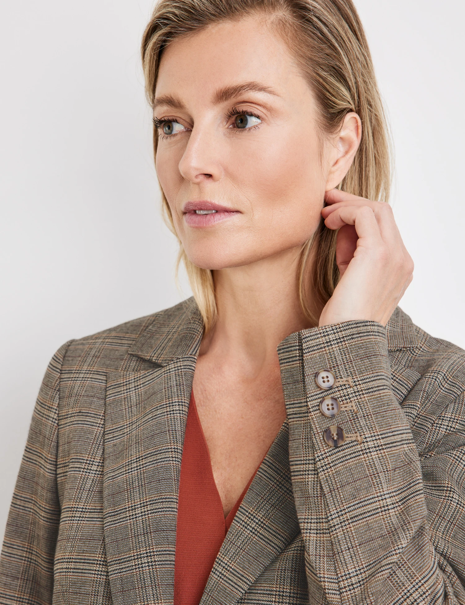 Gerry Weber Fein Karierter Blazer Mit Revers 5 Gerry Weber Fein Karierter Blazer Mit Revers – Bild 4