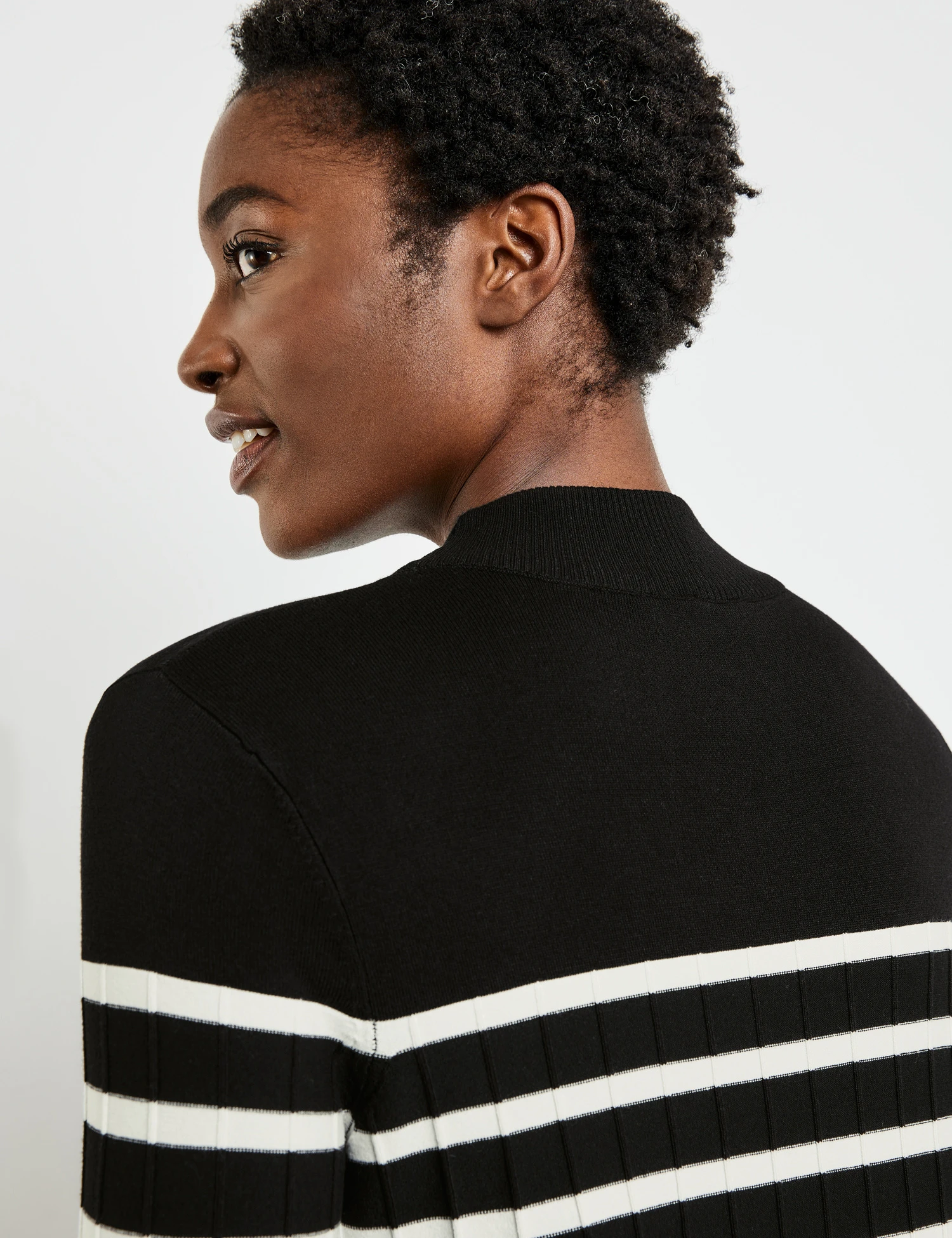 Gerry Weber Feinstrickpullover Mit Längsbiesen 6 Gerry Weber Feinstrickpullover Mit Längsbiesen – Bild 4