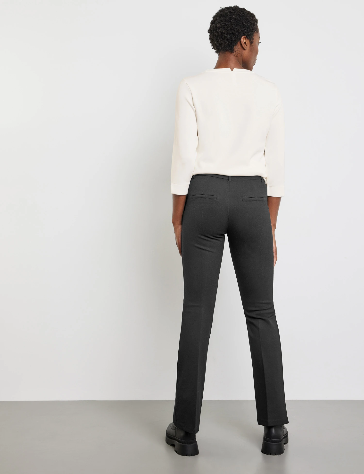 Gerry Weber Flared-Hose Mit Längsbiese Und Stretchanteil 8 Gerry Weber Flared-Hose Mit Längsbiese Und Stretchanteil – Bild 6