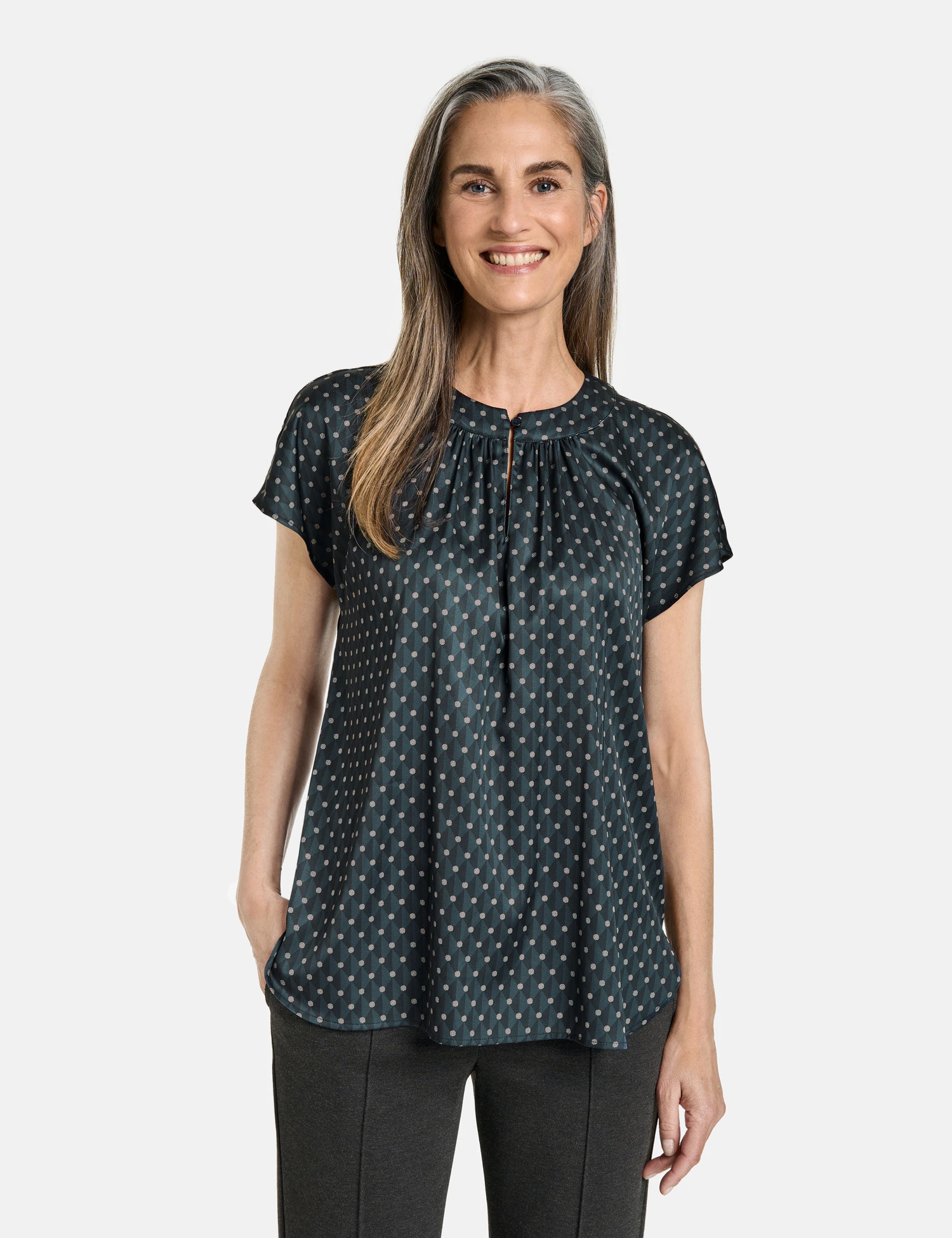 Gerry Weber Fließende Kurzarmbluse Mit Grafischem Muster 9 Gerry Weber Fließende Kurzarmbluse Mit Grafischem Muster – Bild 7