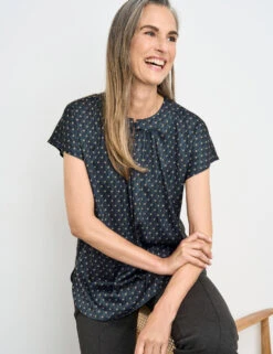 Gerry Weber Fließende Kurzarmbluse Mit Grafischem Muster 13 Gerry Weber Fließende Kurzarmbluse Mit Grafischem Muster -Gerry Weber Verkäufe fliessende kurzarmbluse mit grafischem muster 102