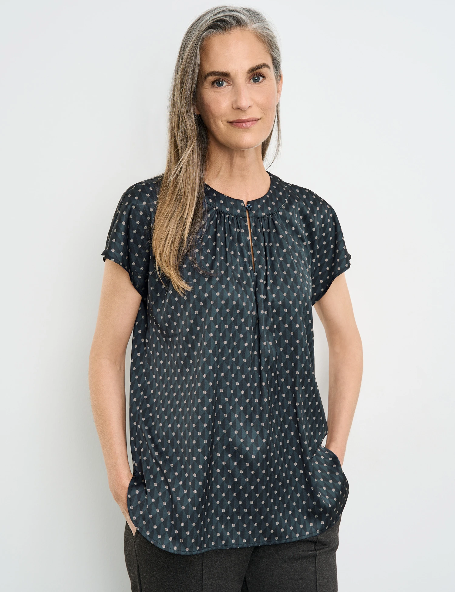 Gerry Weber Fließende Kurzarmbluse Mit Grafischem Muster 3 Gerry Weber Fließende Kurzarmbluse Mit Grafischem Muster