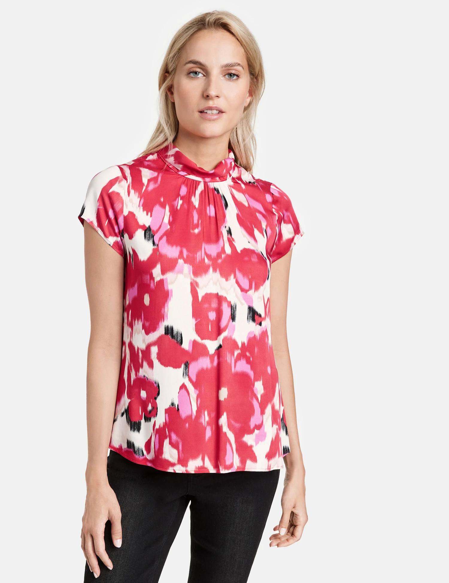 Taifun Floral Gemusterte Kurzarmbluse Mit Kleinem Stehkragen 8 Taifun Floral Gemusterte Kurzarmbluse Mit Kleinem Stehkragen – Bild 6