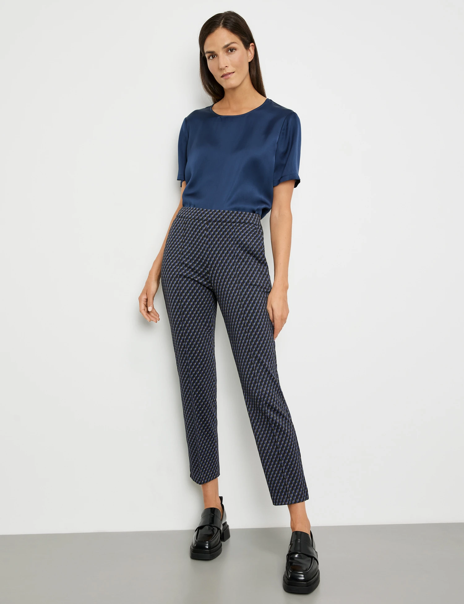 Gerry Weber Gemusterte 7/8 Stretchhose Mit Seitenschlitzen 3 Gerry Weber Gemusterte 7/8 Stretchhose Mit Seitenschlitzen