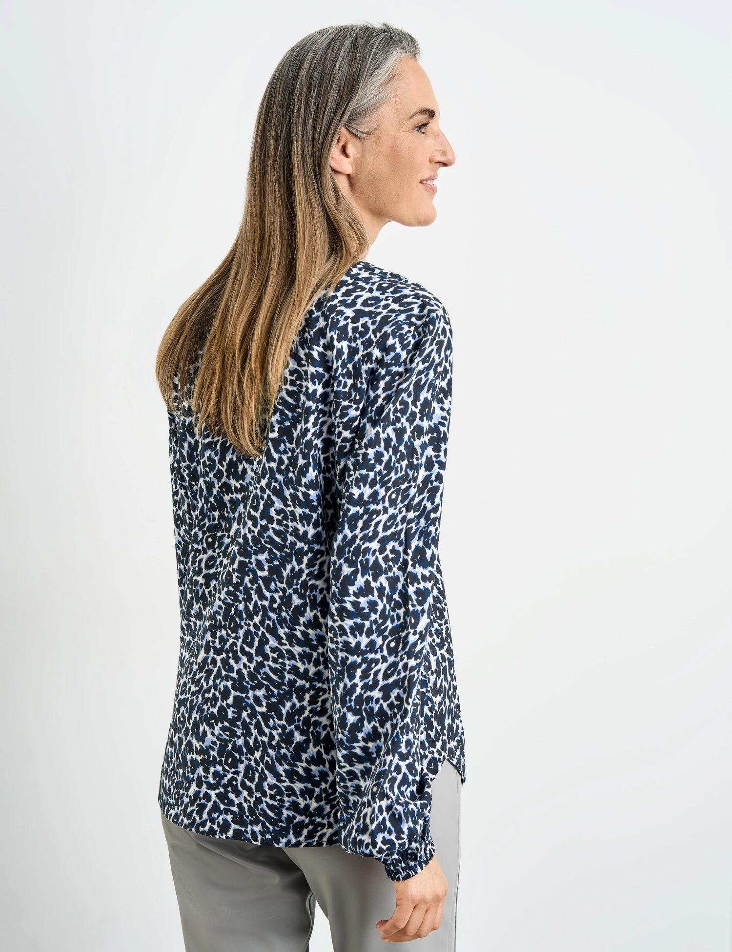 Gerry Weber Gemusterte Bluse Mit Falte Am Vorderteil 8 Gerry Weber Gemusterte Bluse Mit Falte Am Vorderteil – Bild 6