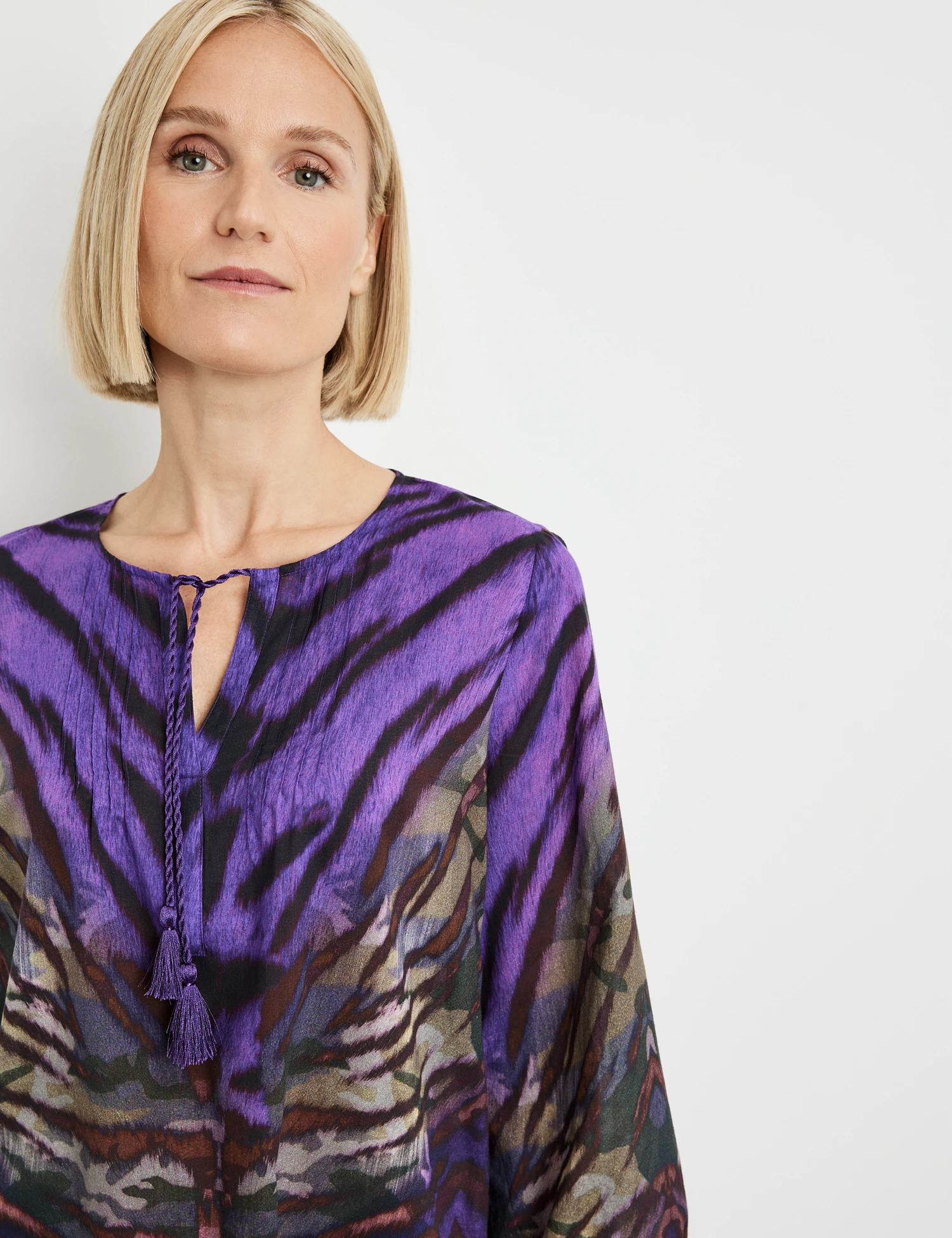 Gerry Weber Gemusterte Longbluse Mit Biesen 6 Gerry Weber Gemusterte Longbluse Mit Biesen – Bild 4