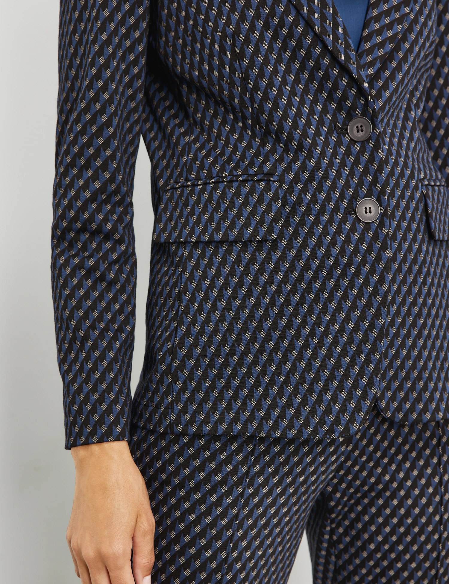 Gerry Weber Gemusterter Blazer Mit Pattentaschen 6 Gerry Weber Gemusterter Blazer Mit Pattentaschen – Bild 4