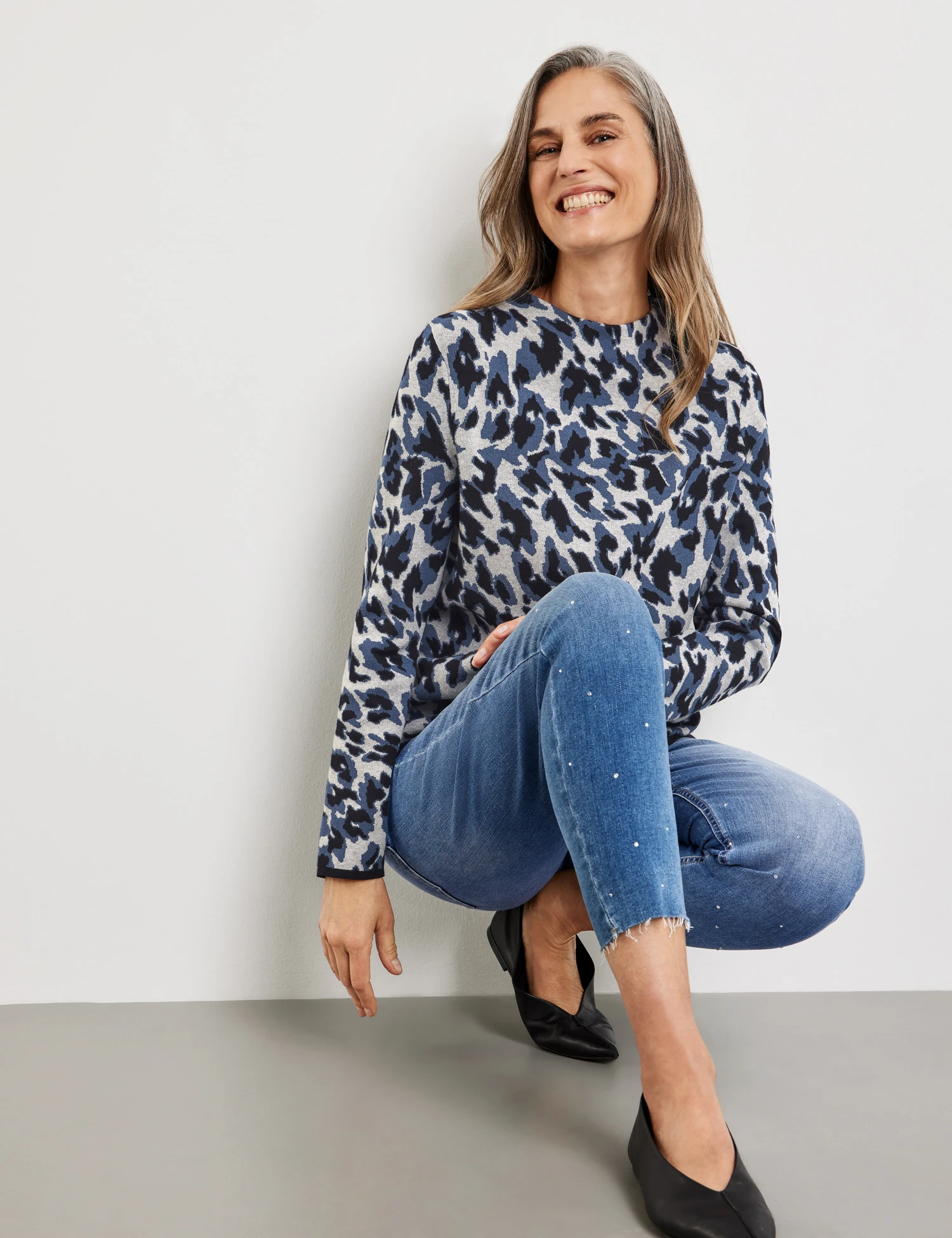 Gerry Weber Gemusterter Pullover Mit Kurzem Stehkragen 7 Gerry Weber Gemusterter Pullover Mit Kurzem Stehkragen – Bild 5