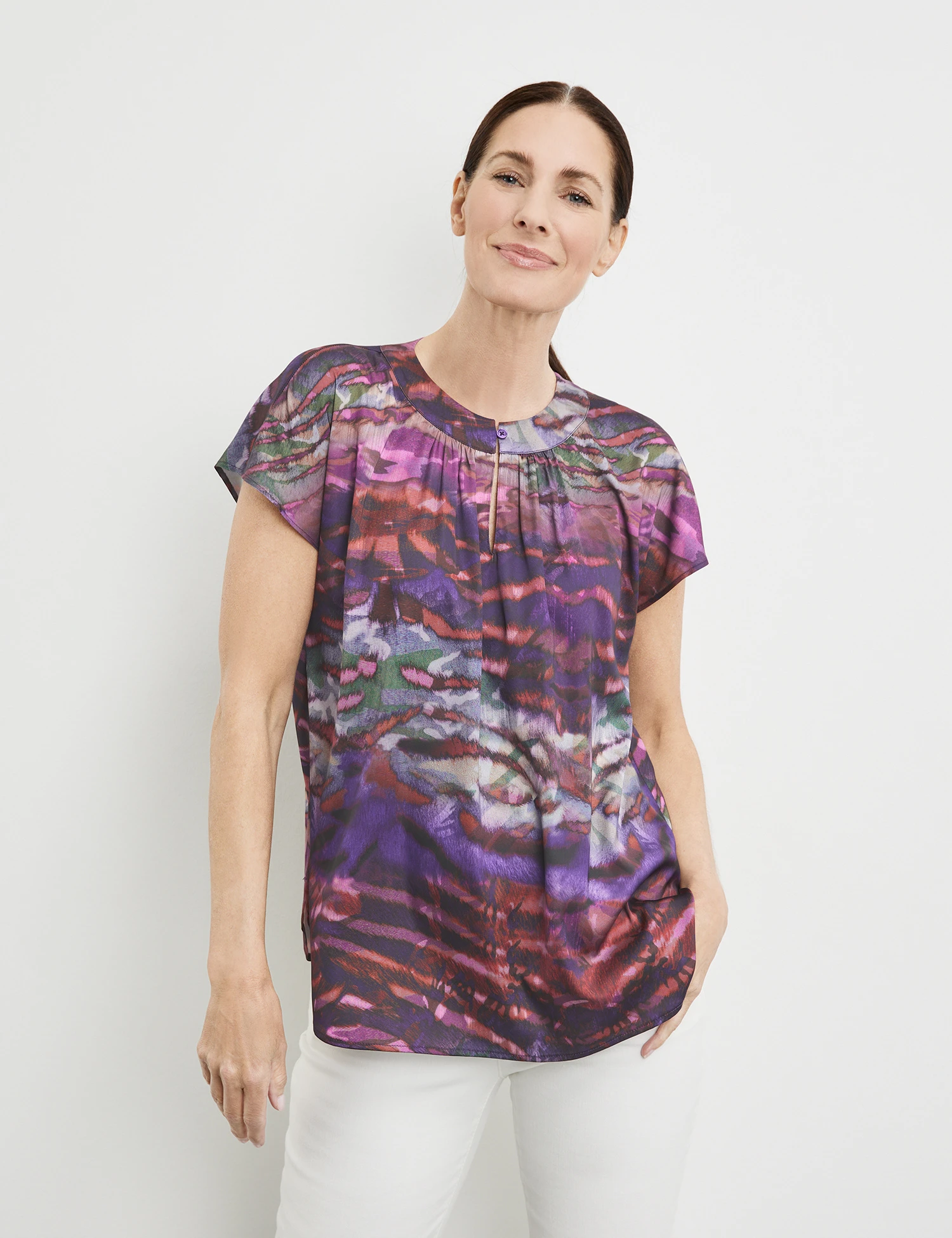 Gerry Weber Gemustertes Blusenshirt Mit Ausschnittdetail 3 Gerry Weber Gemustertes Blusenshirt Mit Ausschnittdetail