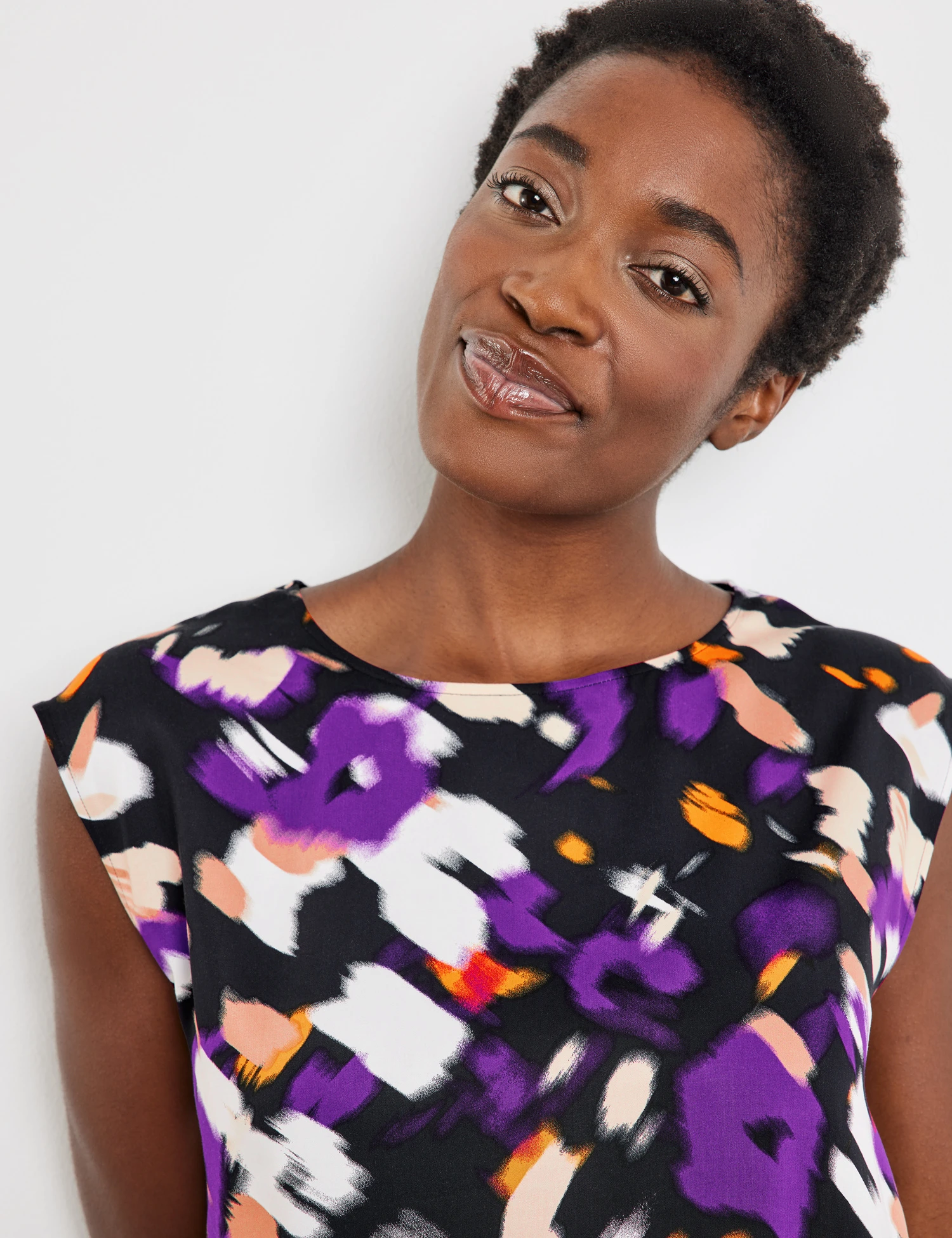 Gerry Weber Gemustertes Blusenshirt Mit Kleinem Schlitz Am Rücken 6 Gerry Weber Gemustertes Blusenshirt Mit Kleinem Schlitz Am Rücken – Bild 4