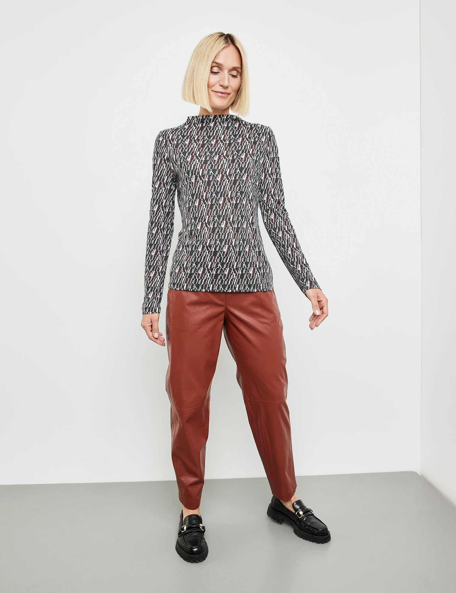 Gerry Weber Gemustertes Langarmshirt Mit Ausbrenner-Optik 3 Gerry Weber Gemustertes Langarmshirt Mit Ausbrenner-Optik