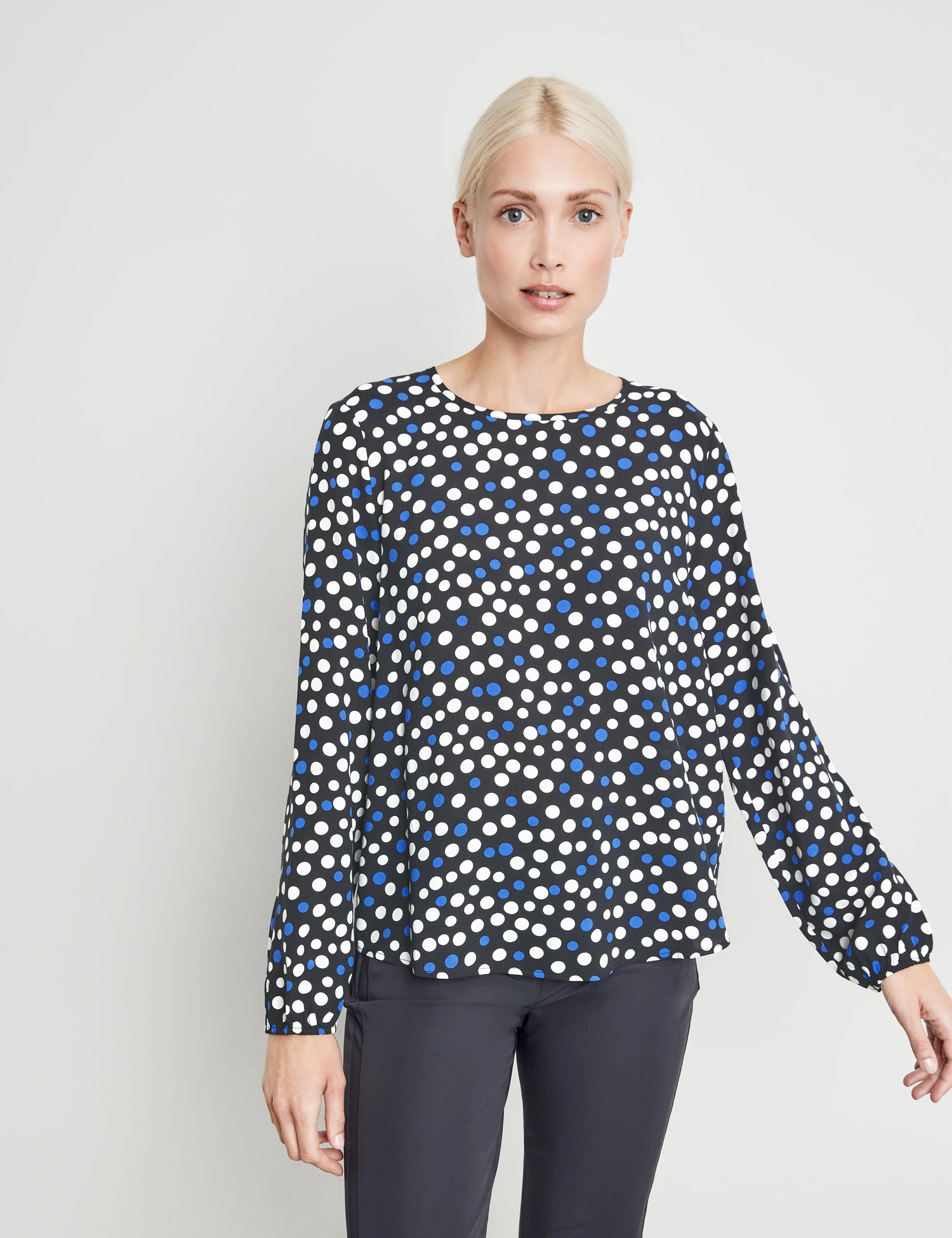 Taifun Gepunktetes Blusenshirt Mit Elastischem Ärmelsaum 3 Taifun Gepunktetes Blusenshirt Mit Elastischem Ärmelsaum