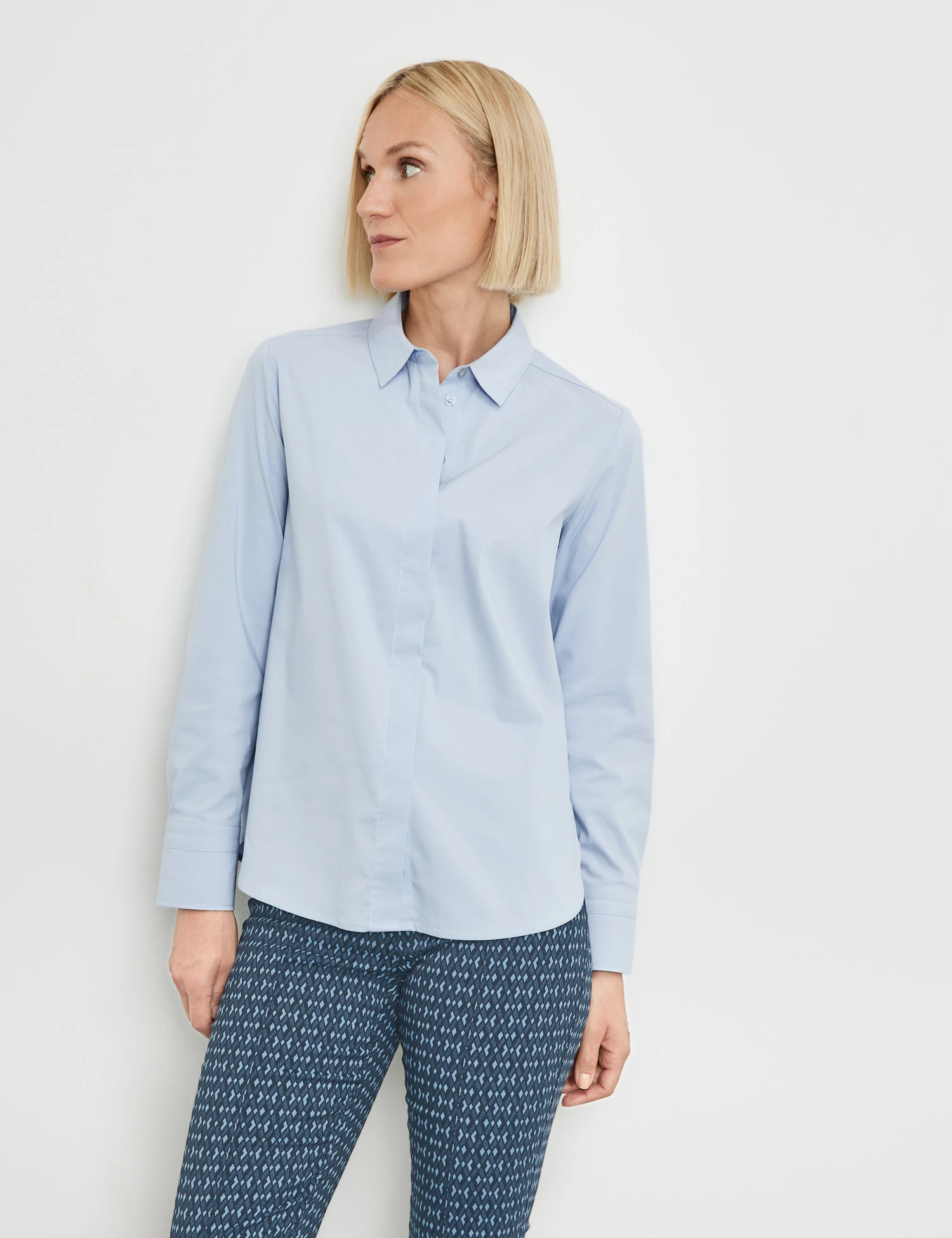 Gerry Weber Hemdbluse Mit Verdeckter Knopfleiste Und Armriegel 3 Gerry Weber Hemdbluse Mit Verdeckter Knopfleiste Und Armriegel