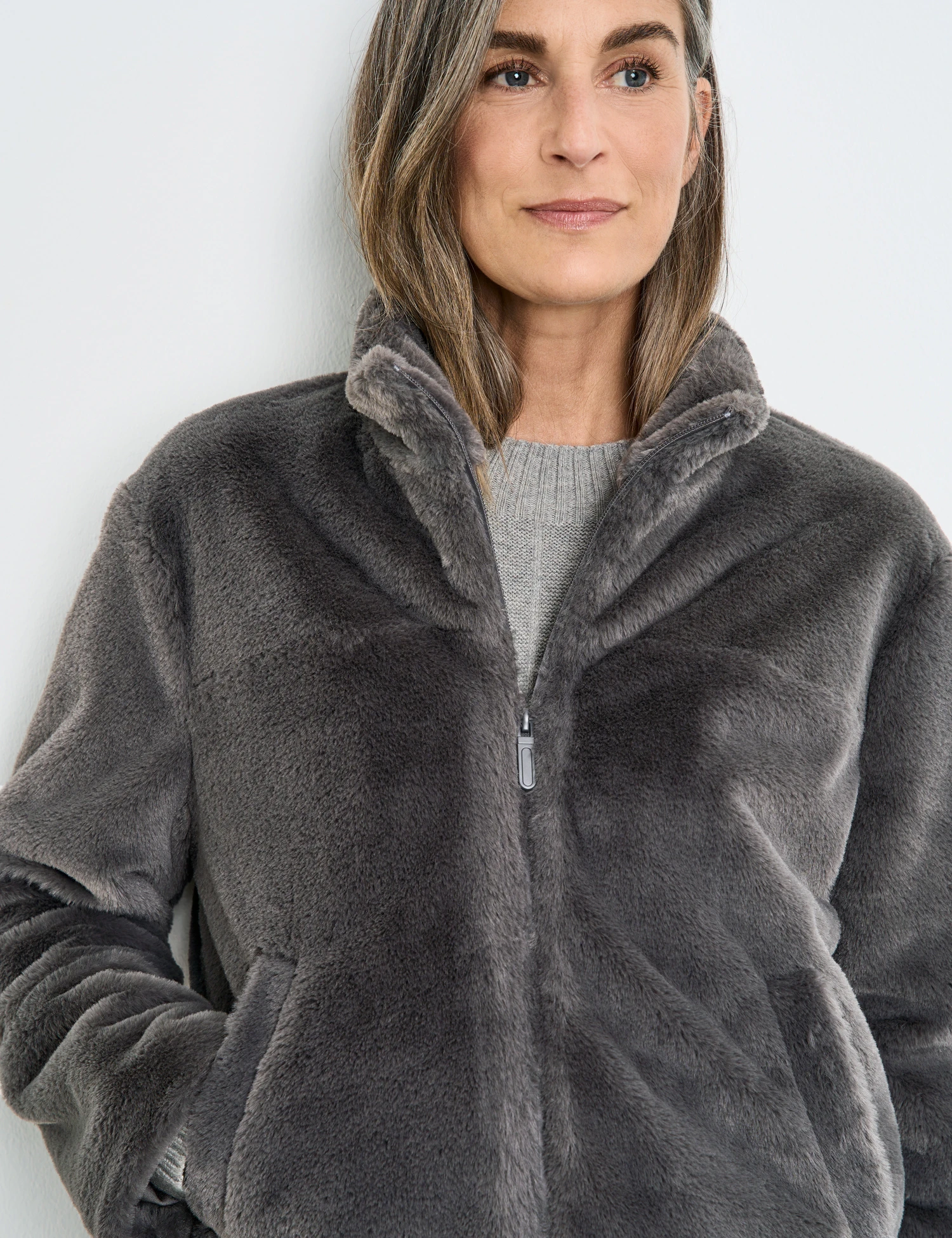 Gerry Weber Kastige Jacke Aus Plüsch 6 Gerry Weber Kastige Jacke Aus Plüsch – Bild 4