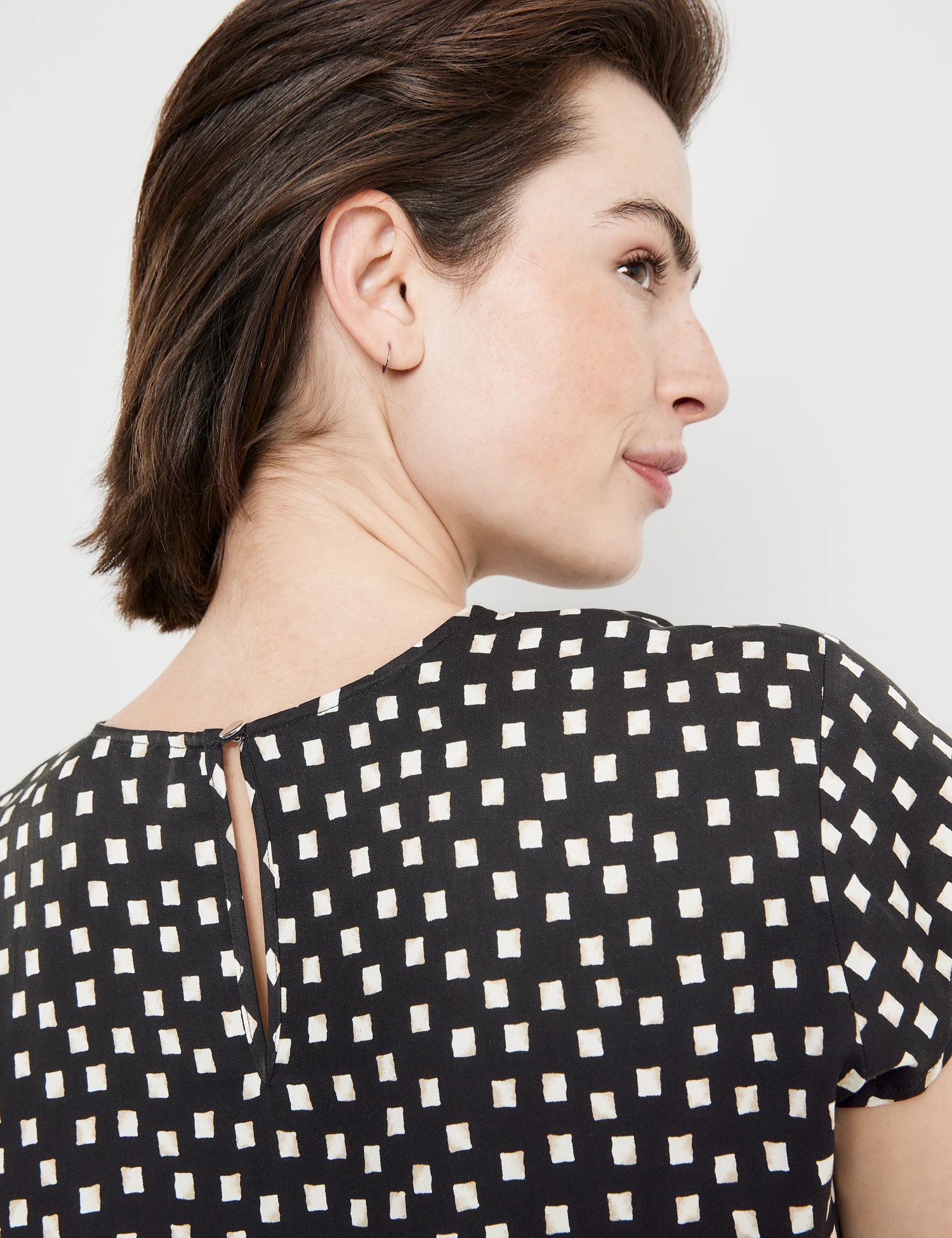 Taifun Kurzarmbluse Mit Allover-Print 6 Taifun Kurzarmbluse Mit Allover-Print – Bild 4