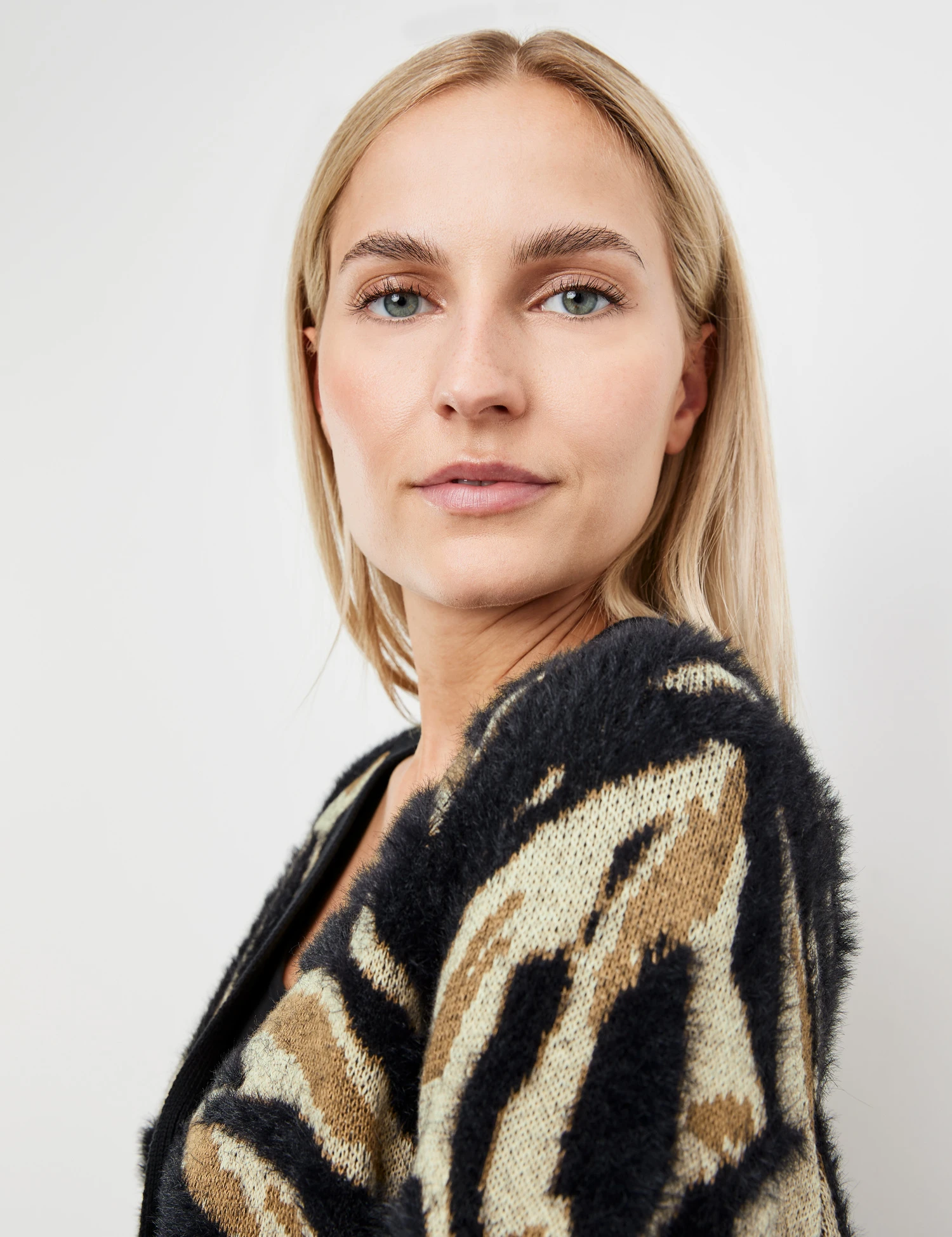 Taifun Kuschelige Strickjacke 6 Taifun Kuschelige Strickjacke – Bild 4