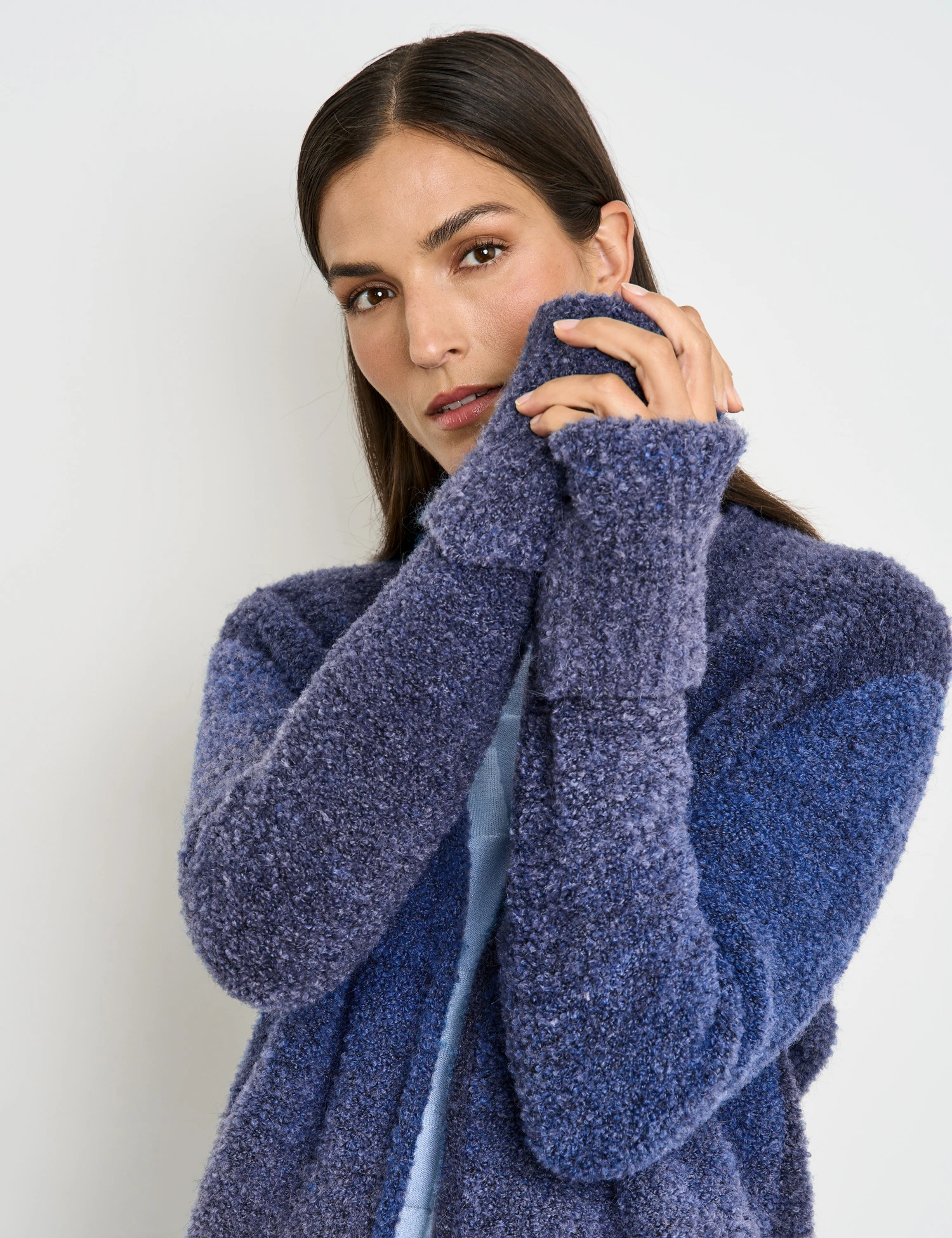 Gerry Weber Kuschelige Strickjacke Mit Ärmelaufschlag 6 Gerry Weber Kuschelige Strickjacke Mit Ärmelaufschlag – Bild 4