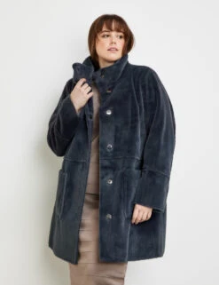 Kuscheliger Webpelz-Mantel