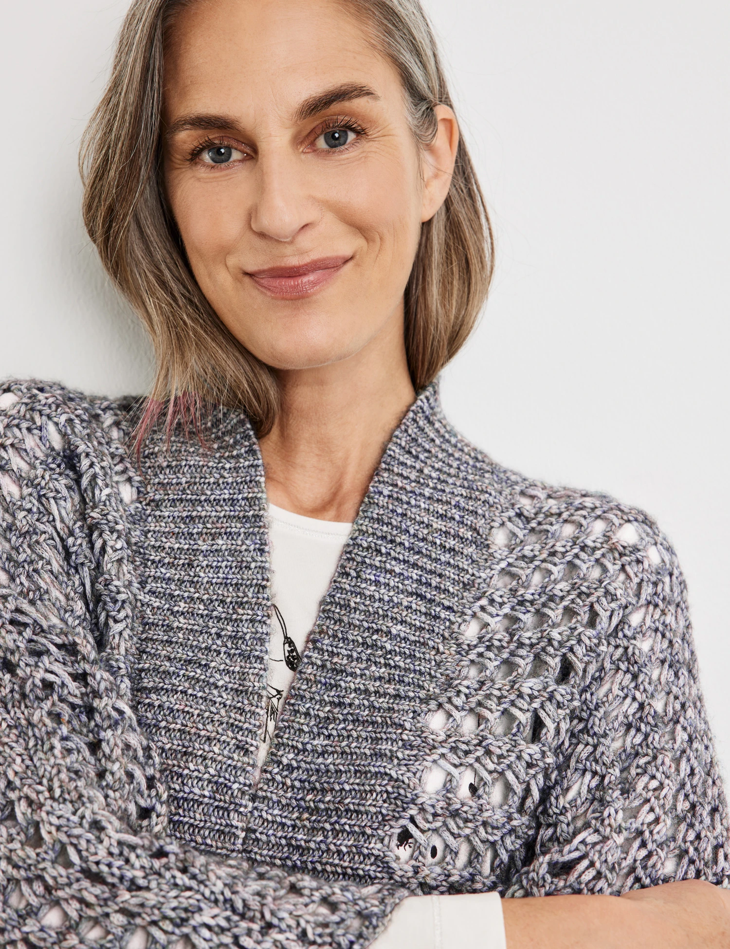 Gerry Weber Lässige Strickjacke Mit Grobem Lochstrick 6 Gerry Weber Lässige Strickjacke Mit Grobem Lochstrick – Bild 4