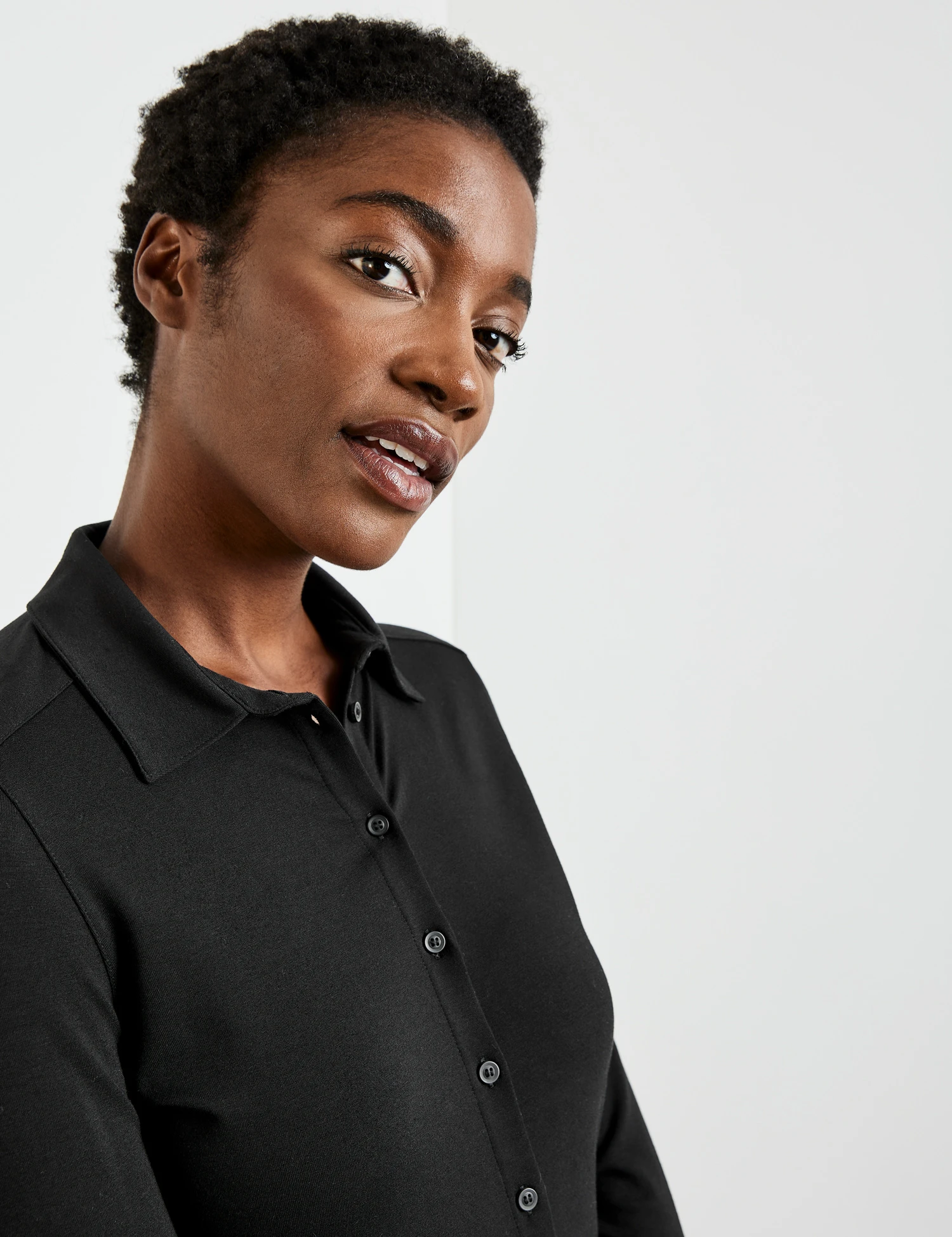 Gerry Weber Langarm Poloshirt Mit Durchgehender Knopfleiste 6 Gerry Weber Langarm Poloshirt Mit Durchgehender Knopfleiste – Bild 4