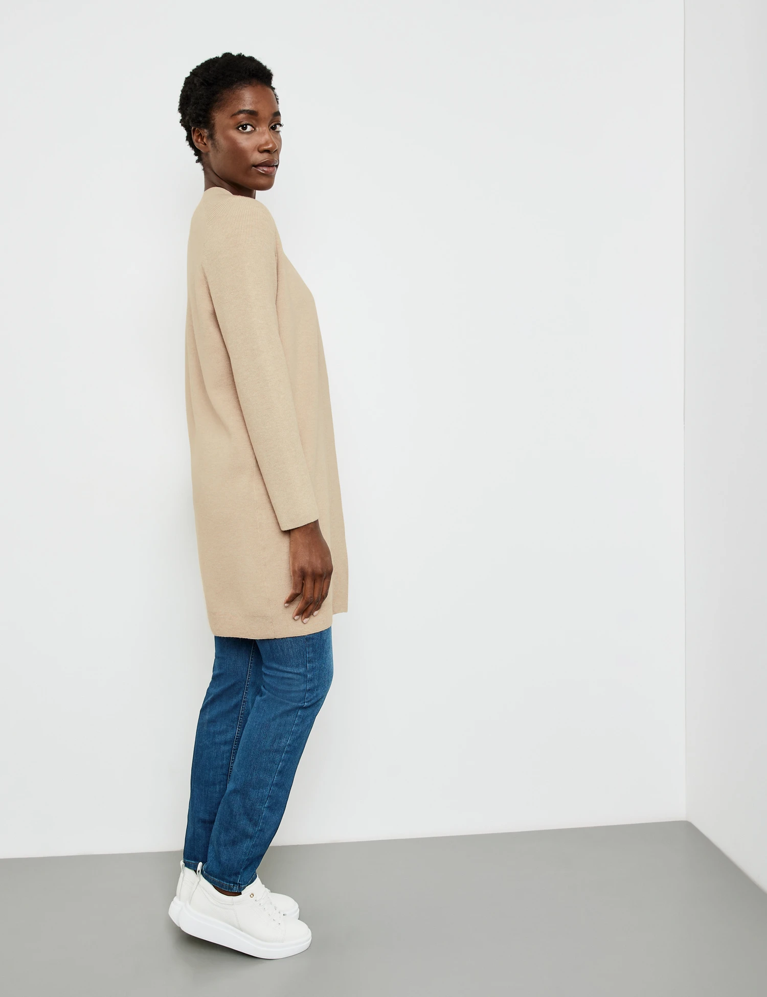 Gerry Weber Lange Strickjacke Mit Ärmeln Aus Rippstrick 7 Gerry Weber Lange Strickjacke Mit Ärmeln Aus Rippstrick – Bild 5