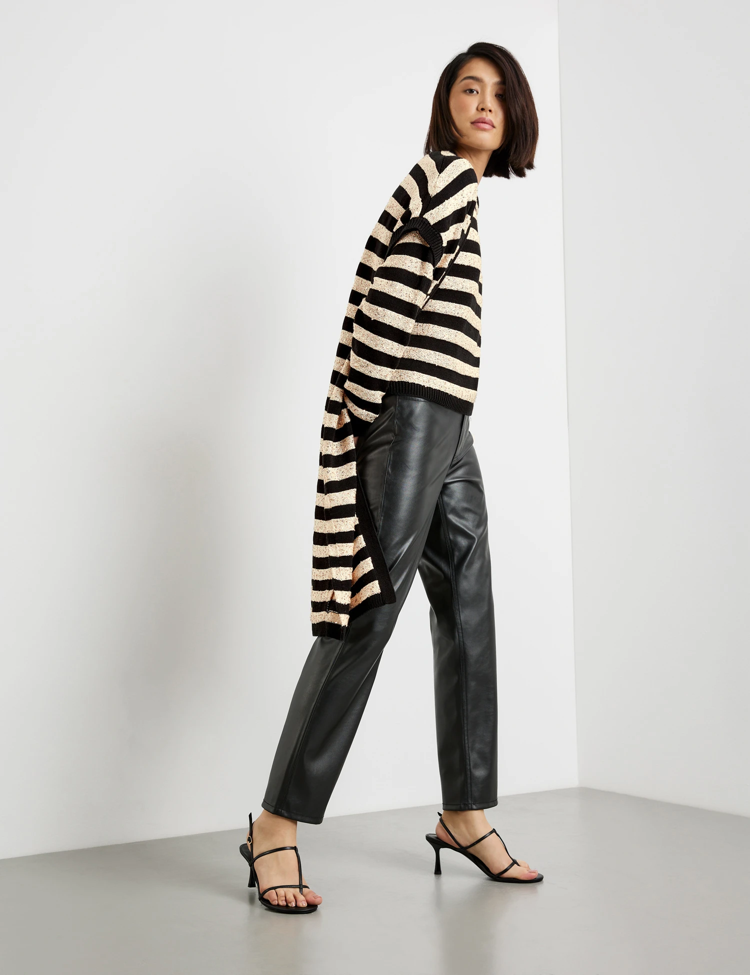 Taifun Lange Strickweste Mit Pailletten-Dekor 7 Taifun Lange Strickweste Mit Pailletten-Dekor – Bild 5