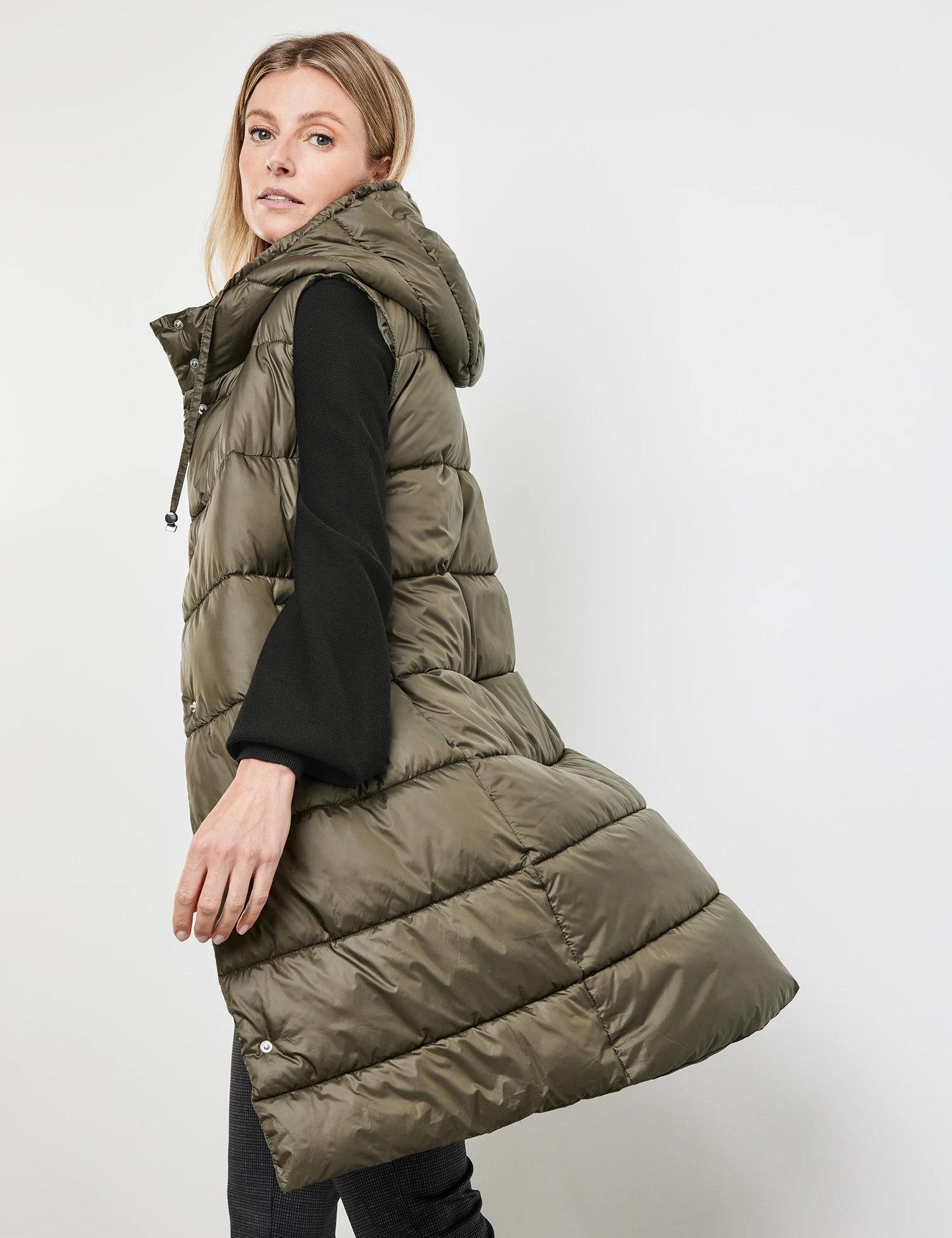 Gerry Weber Lange Weste Mit Daunenfeeling 6 Gerry Weber Lange Weste Mit Daunenfeeling – Bild 5