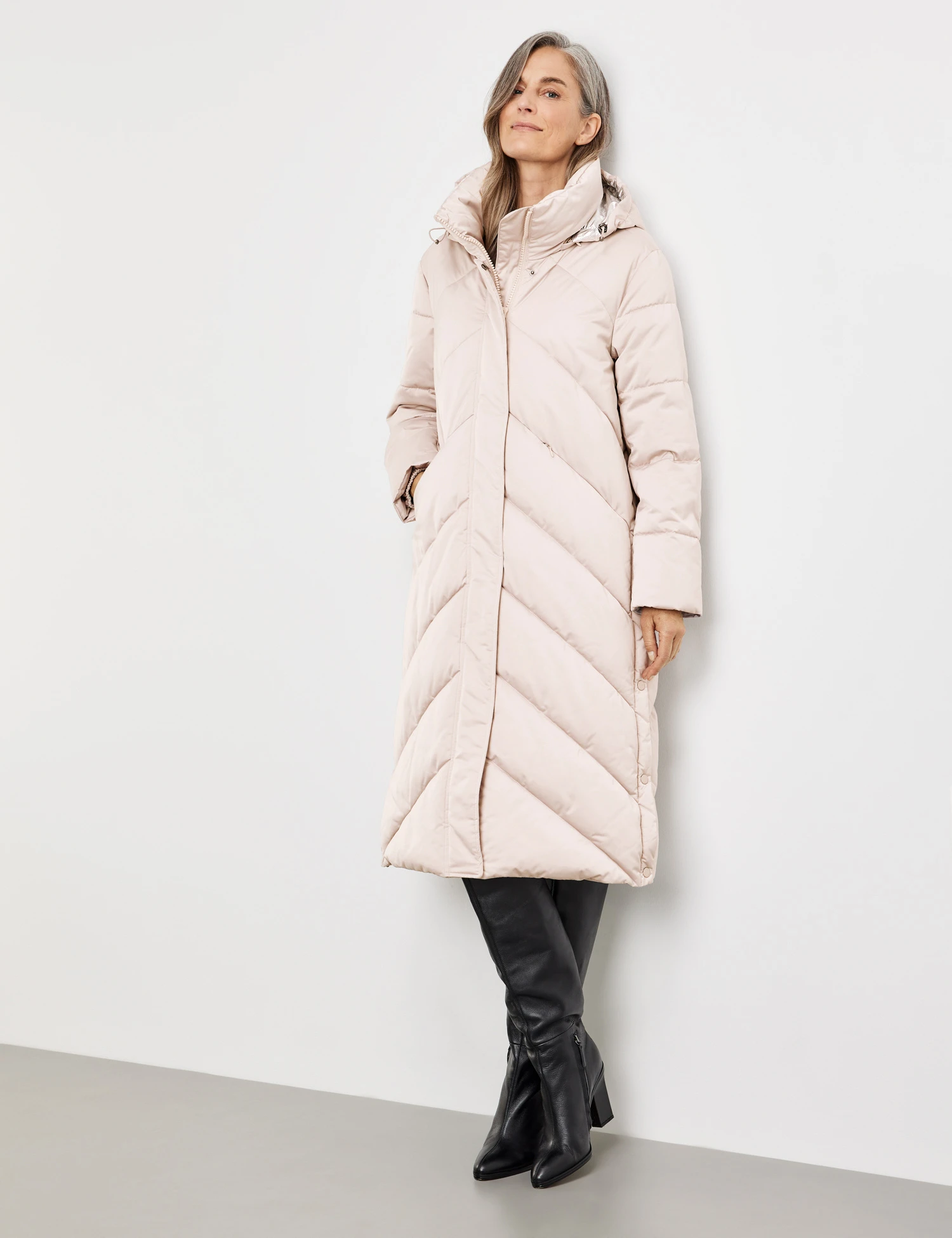 Gerry Weber Langer Steppmantel Mit Geknöpften Seitenschlitzen 3 Gerry Weber Langer Steppmantel Mit Geknöpften Seitenschlitzen