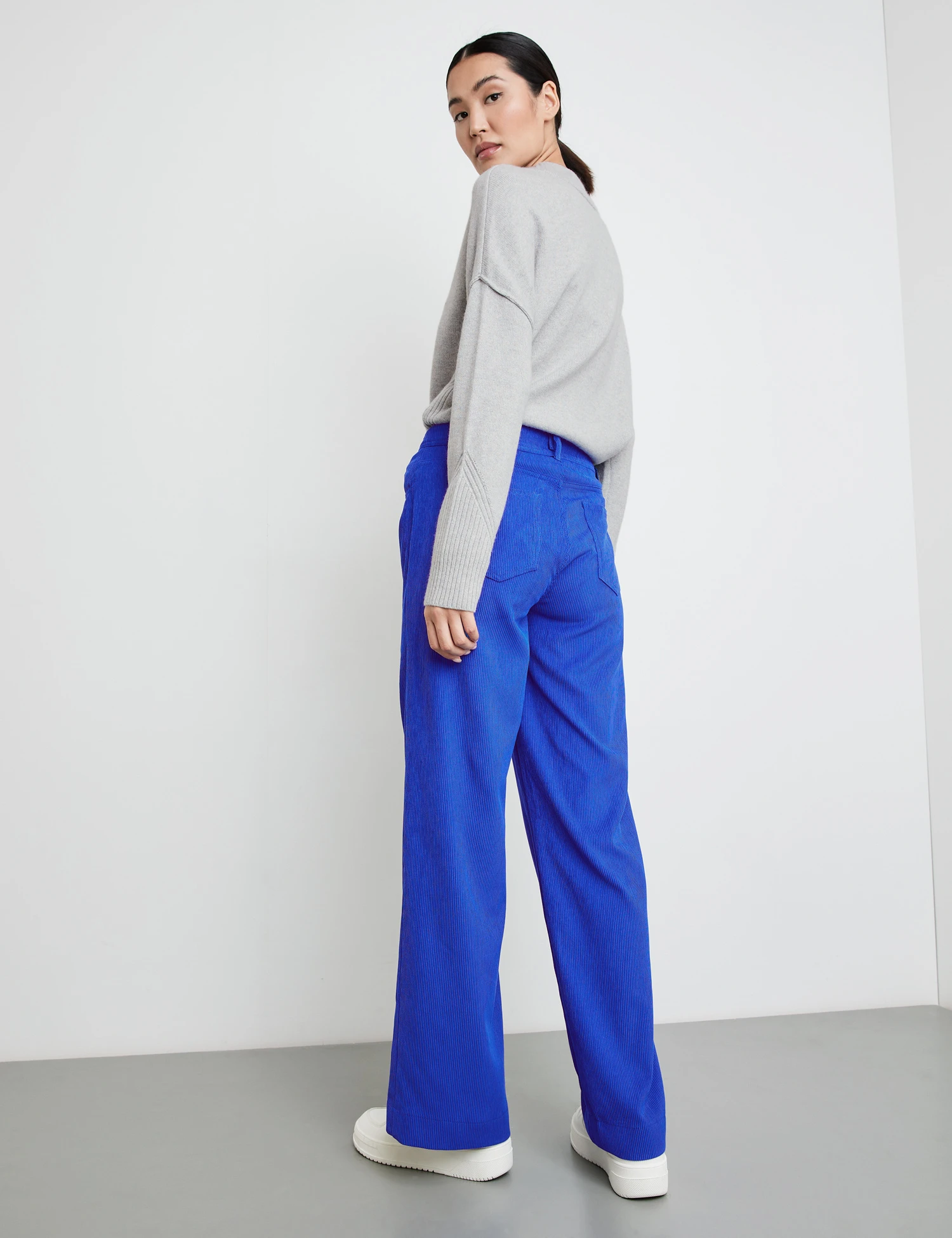 Taifun Leichte Cordhose Mit Weitem Bein Wide Leg 8 Taifun Leichte Cordhose Mit Weitem Bein Wide Leg – Bild 6