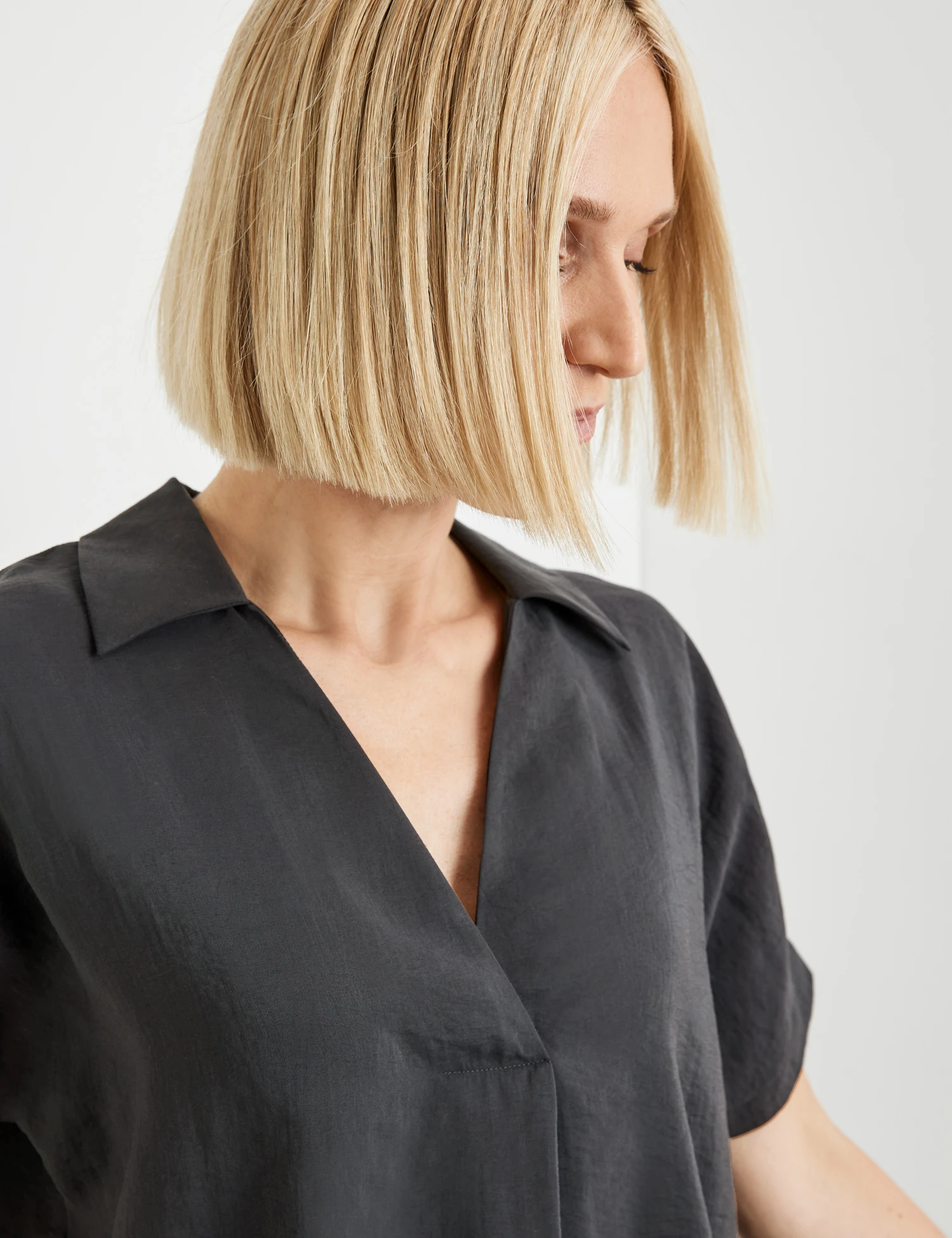 Gerry Weber Locker Fallende Bluse Mit Kragen 6 Gerry Weber Locker Fallende Bluse Mit Kragen – Bild 4