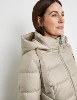 Gerry Weber Outdoorjacke Mit Abnehmbarer Kapuze Und 2-Wege-Reißverschlusss -Gerry Weber Verkäufe outdoorjacke mit abnehmbarer kapuze und 2 wege reissverschlusss 100