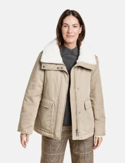 Gerry Weber Outdoorjacke Mit Aufgesetzten Taschen Und Webpelzbesatz 15 Gerry Weber Outdoorjacke Mit Aufgesetzten Taschen Und Webpelzbesatz -Gerry Weber Verkäufe outdoorjacke mit aufgesetzten taschen und webpelzbesatz 01