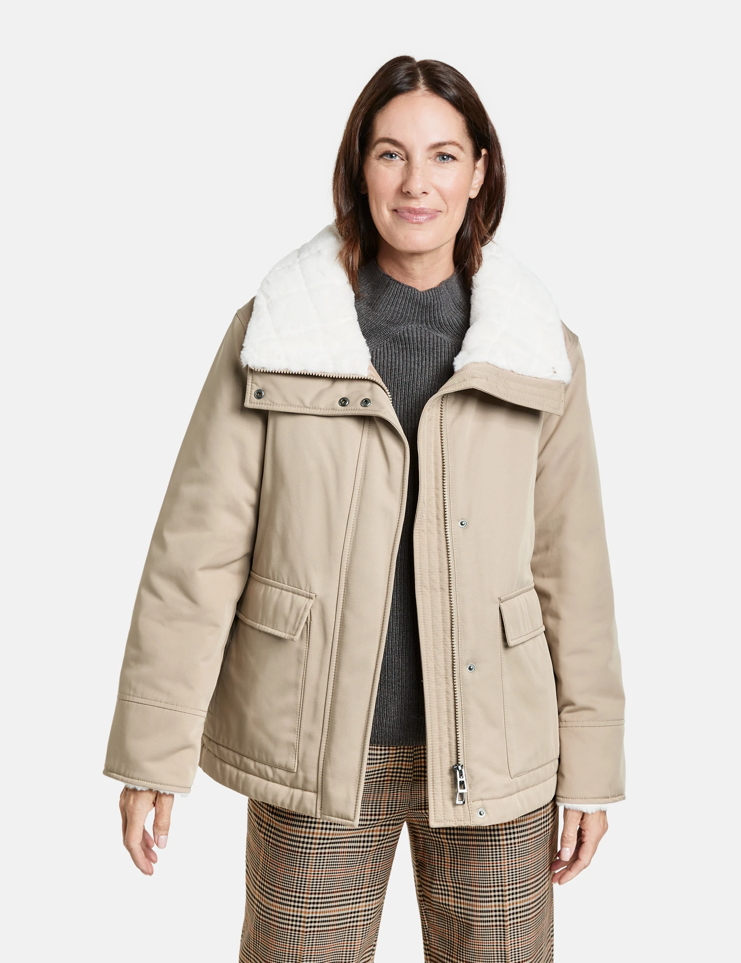 Gerry Weber Outdoorjacke Mit Aufgesetzten Taschen Und Webpelzbesatz 9 Gerry Weber Outdoorjacke Mit Aufgesetzten Taschen Und Webpelzbesatz – Bild 7