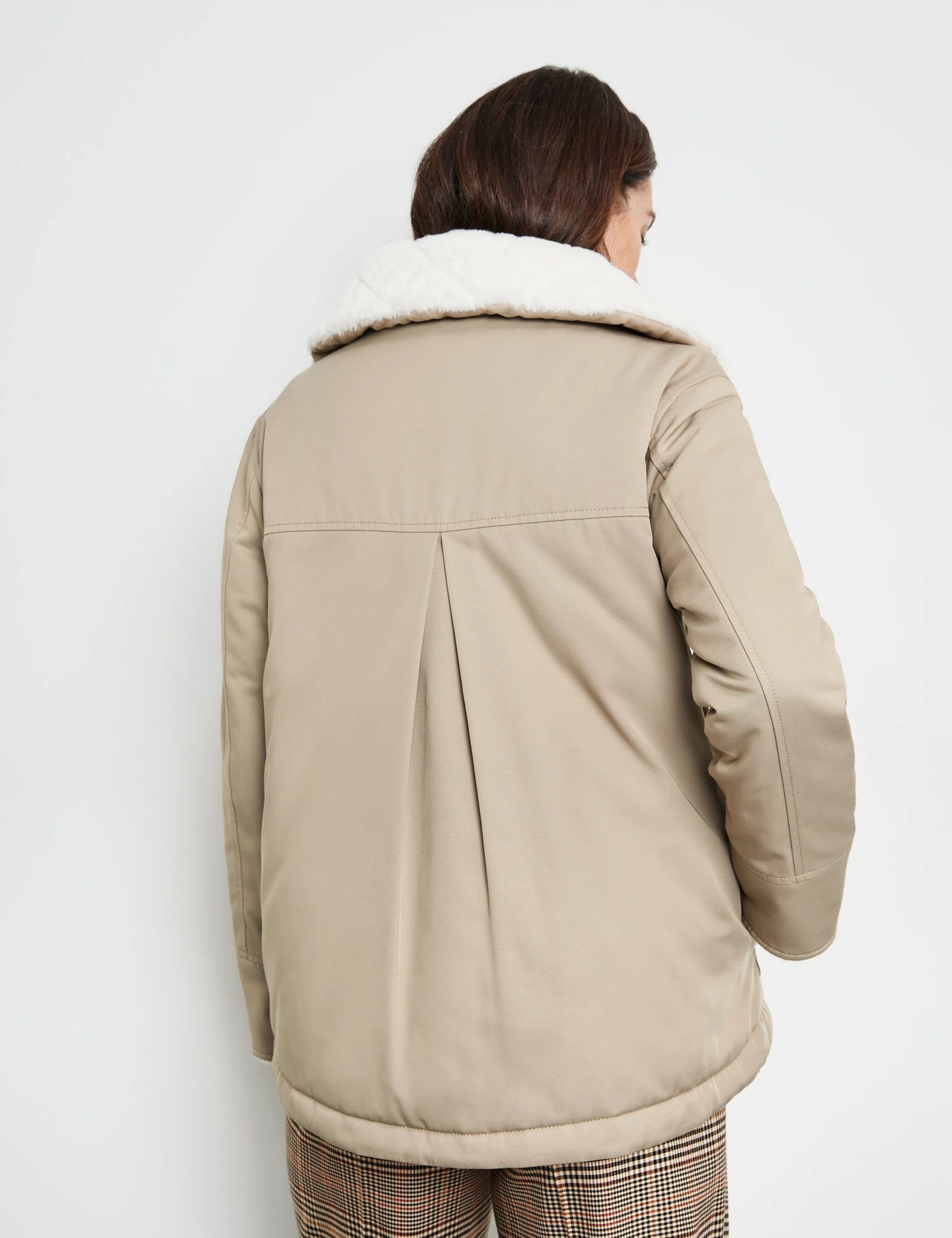 Gerry Weber Outdoorjacke Mit Aufgesetzten Taschen Und Webpelzbesatz 8 Gerry Weber Outdoorjacke Mit Aufgesetzten Taschen Und Webpelzbesatz – Bild 6