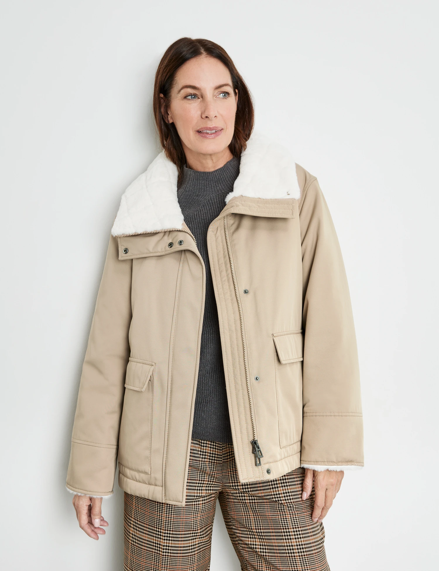 Gerry Weber Outdoorjacke Mit Aufgesetzten Taschen Und Webpelzbesatz 3 Gerry Weber Outdoorjacke Mit Aufgesetzten Taschen Und Webpelzbesatz