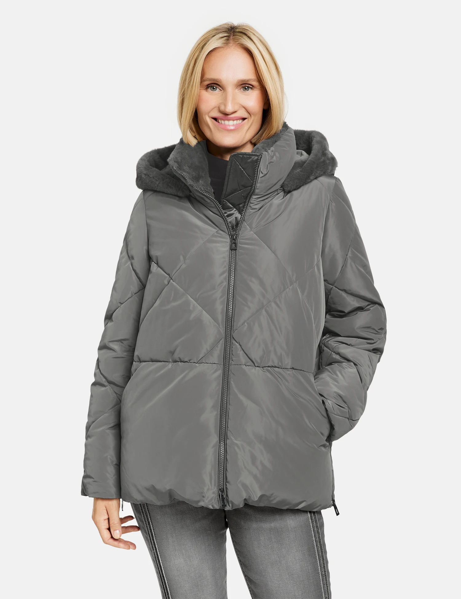 Gerry Weber Outdoorjacke Mit Fake-Fur-Details Und 2-Wege-Reißverschluss 9 Gerry Weber Outdoorjacke Mit Fake-Fur-Details Und 2-Wege-Reißverschluss – Bild 7