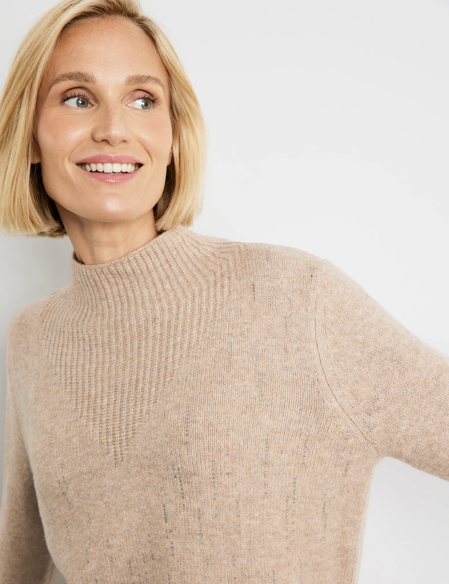 Gerry Weber Pullover Aus Feinstrick Mit Steinchendekor 6 Gerry Weber Pullover Aus Feinstrick Mit Steinchendekor – Bild 4