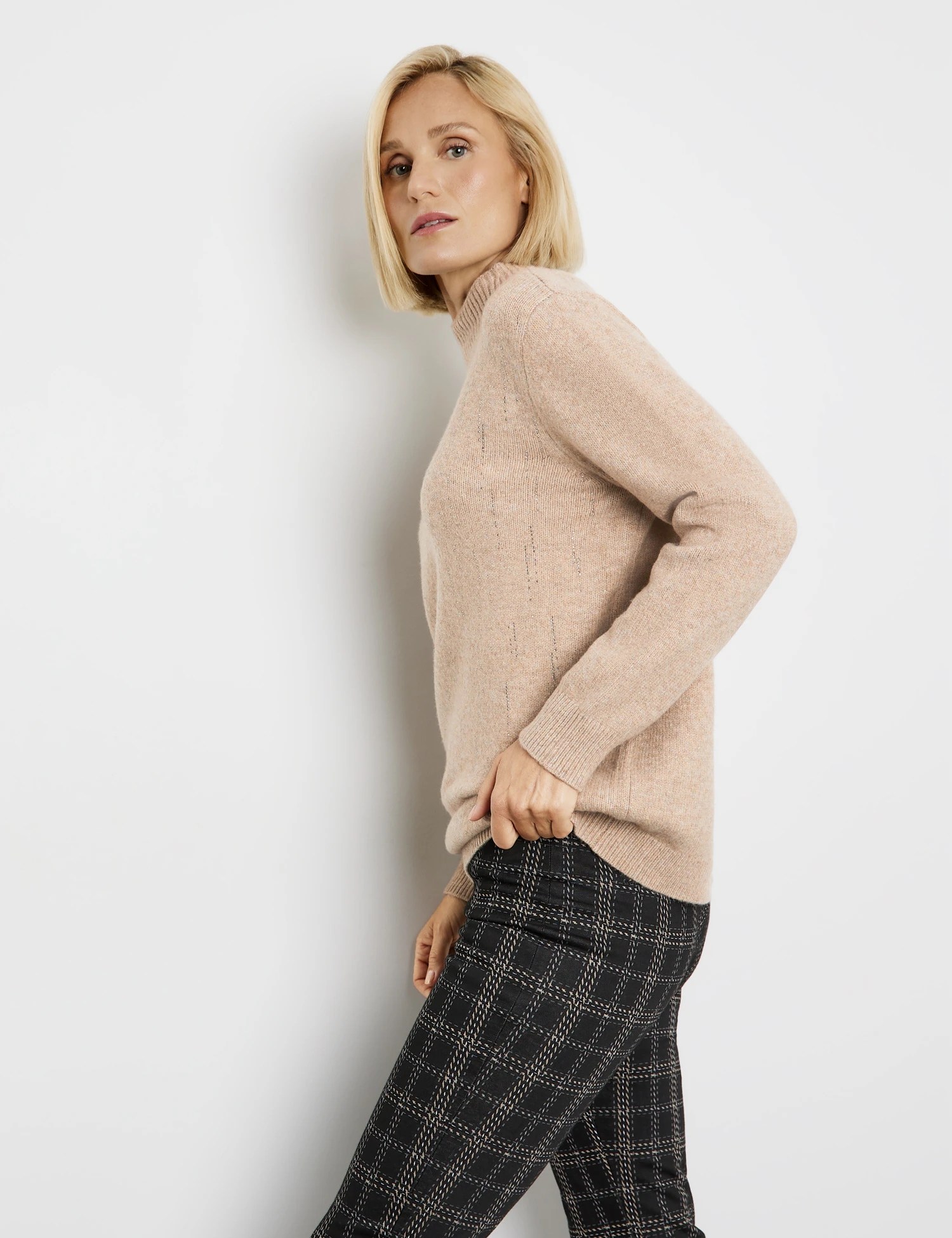 Gerry Weber Pullover Aus Feinstrick Mit Steinchendekor 7 Gerry Weber Pullover Aus Feinstrick Mit Steinchendekor – Bild 5