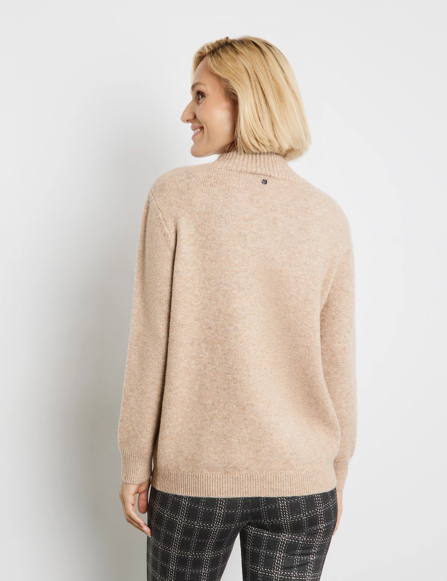 Gerry Weber Pullover Aus Feinstrick Mit Steinchendekor 8 Gerry Weber Pullover Aus Feinstrick Mit Steinchendekor – Bild 6