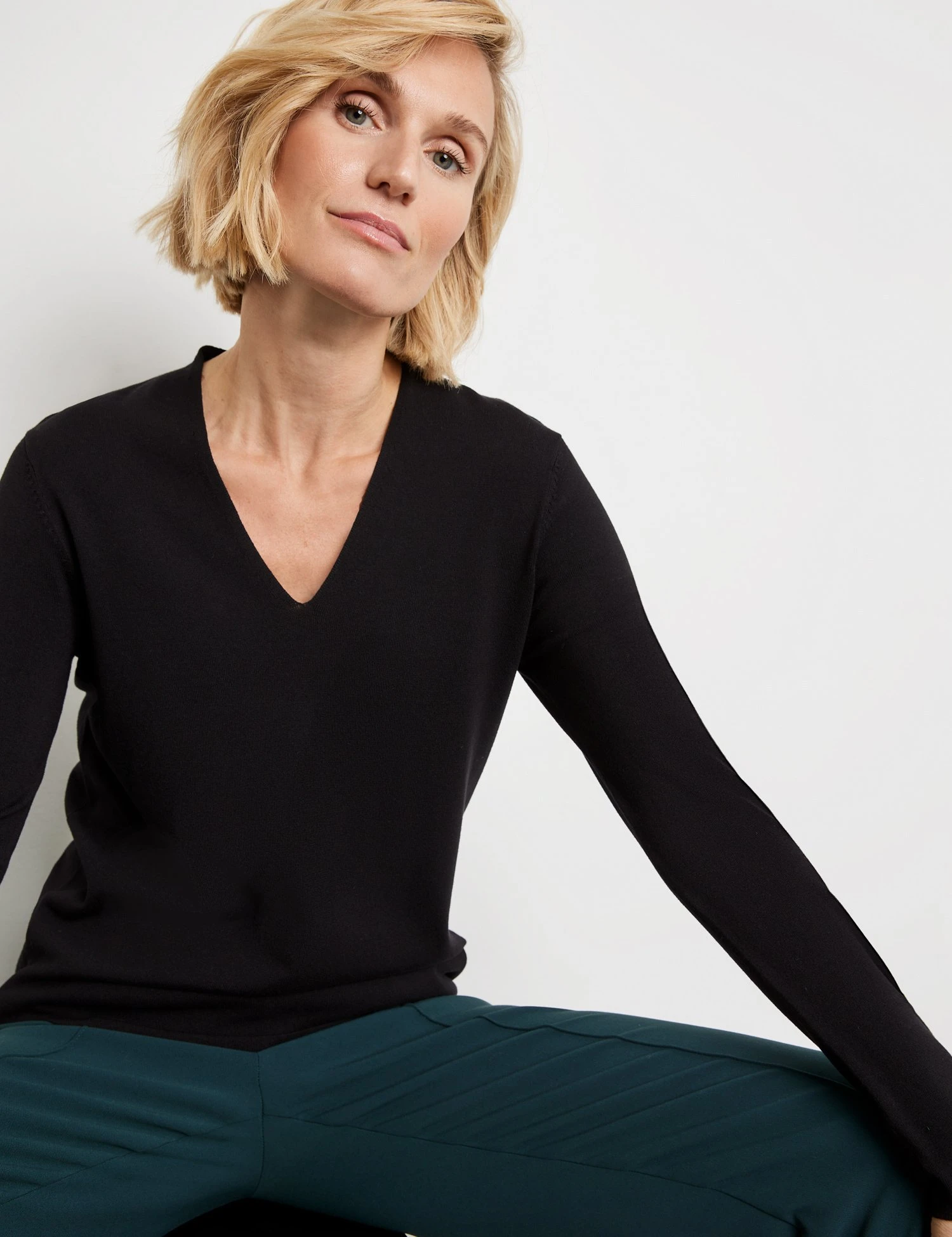 Gerry Weber Pullover Aus Feinstrick Mit V-Ausschnitt 6 Gerry Weber Pullover Aus Feinstrick Mit V-Ausschnitt – Bild 4