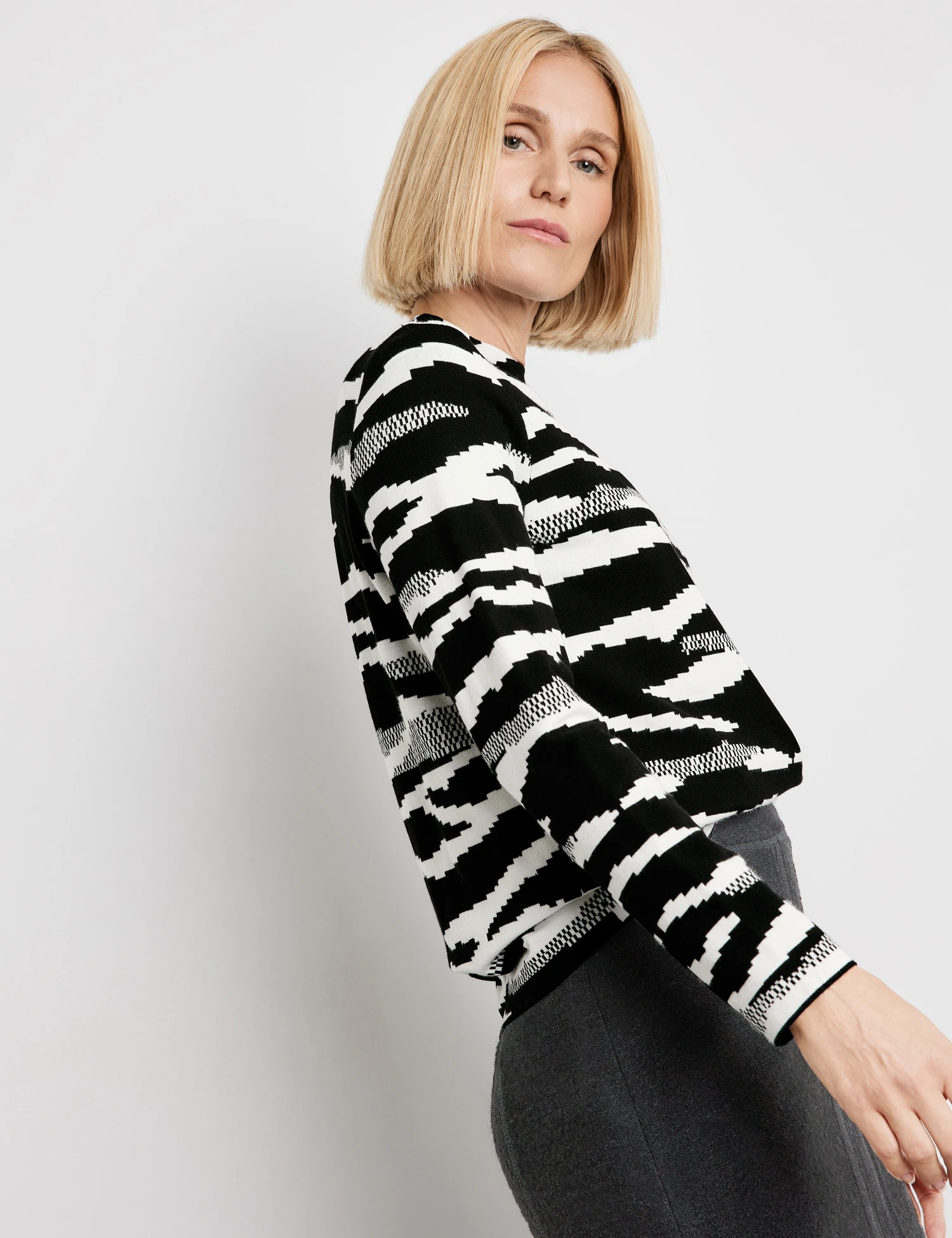 Gerry Weber Pullover In Jaquard-Strick Mit Kurzem Stehkragen 7 Gerry Weber Pullover In Jaquard-Strick Mit Kurzem Stehkragen – Bild 5