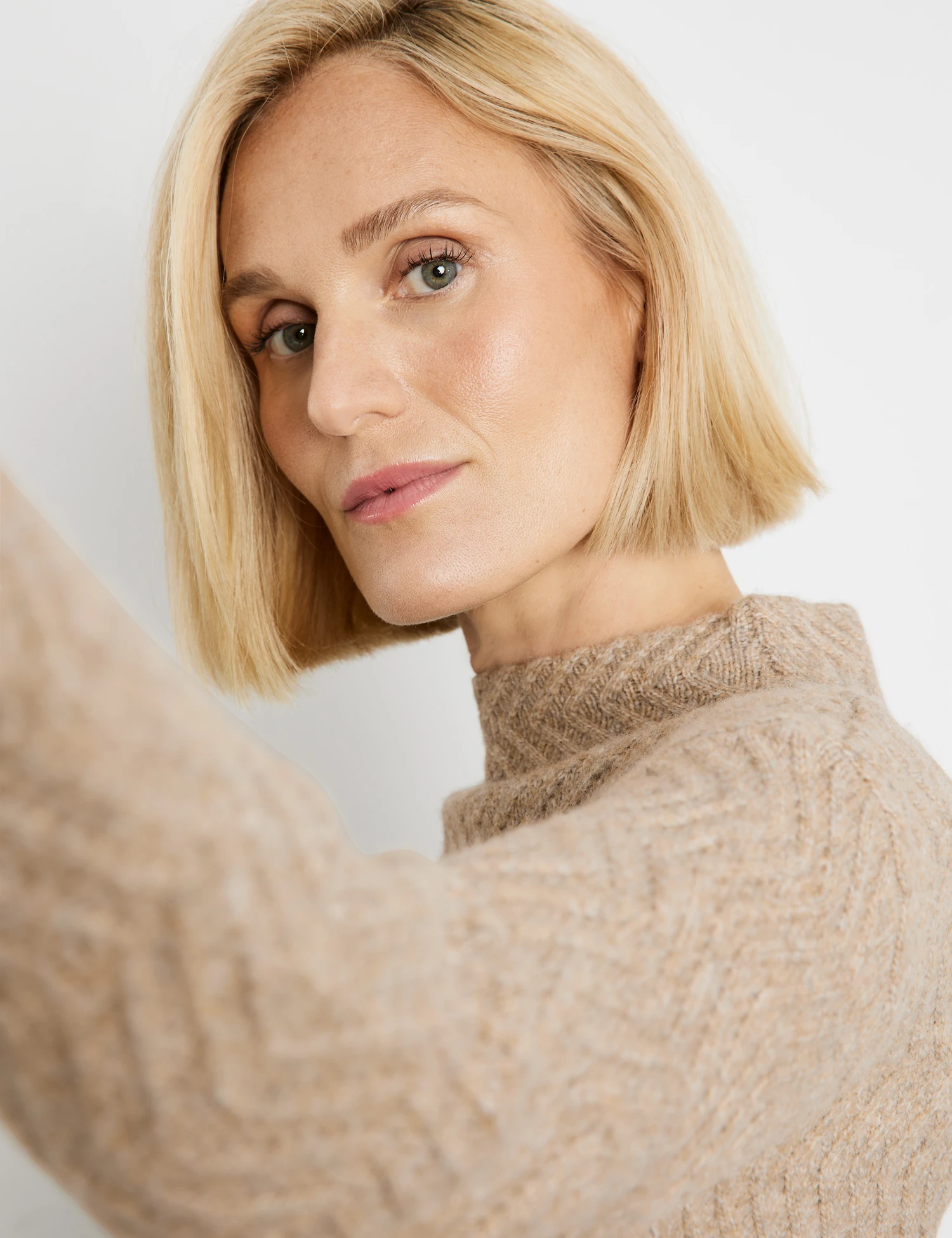 Gerry Weber Pullover Mit Turtleneck Und Strick-Muster 6 Gerry Weber Pullover Mit Turtleneck Und Strick-Muster – Bild 4